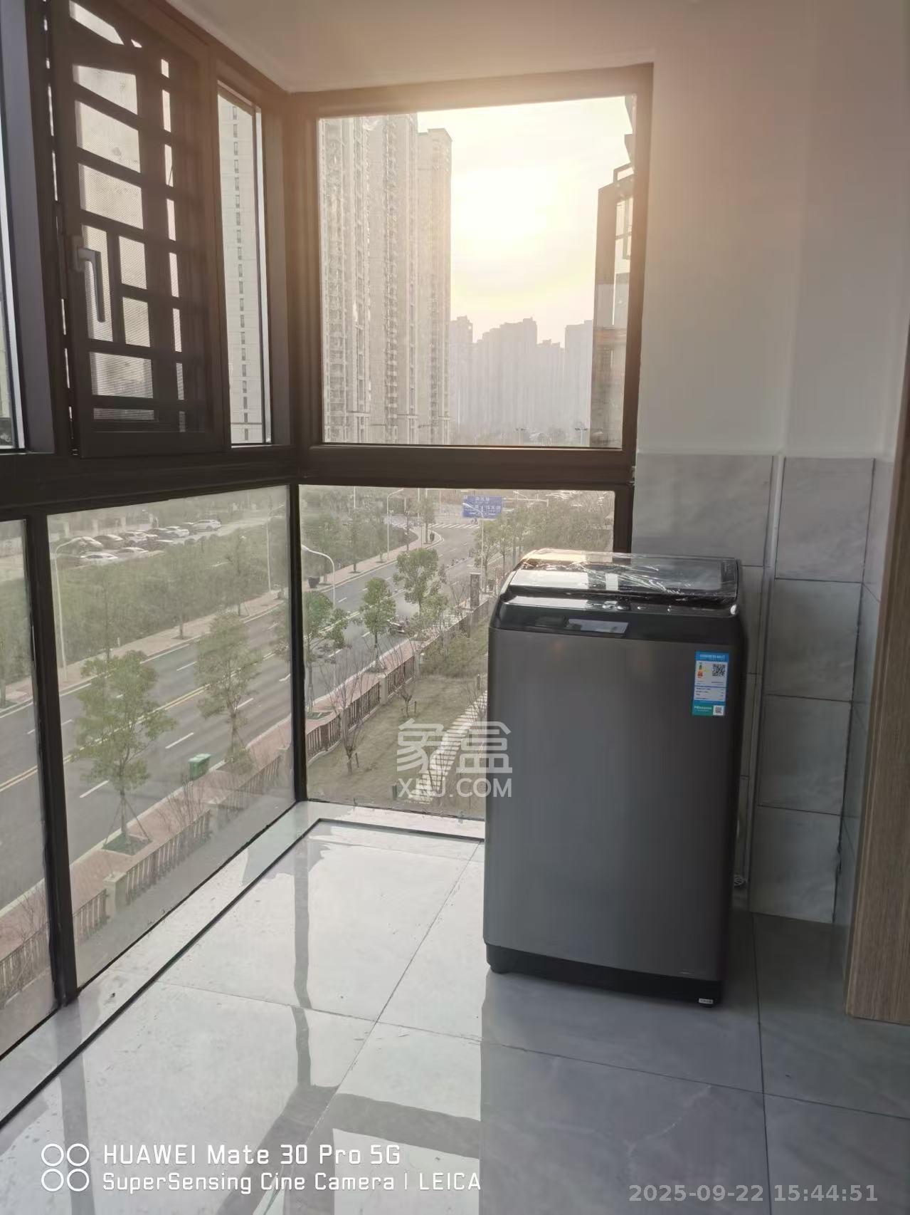 南益名士豪庭 3室2厅1卫 2500.0元/月 南益名士豪庭 3室2厅1卫 2500.0元/月室内图