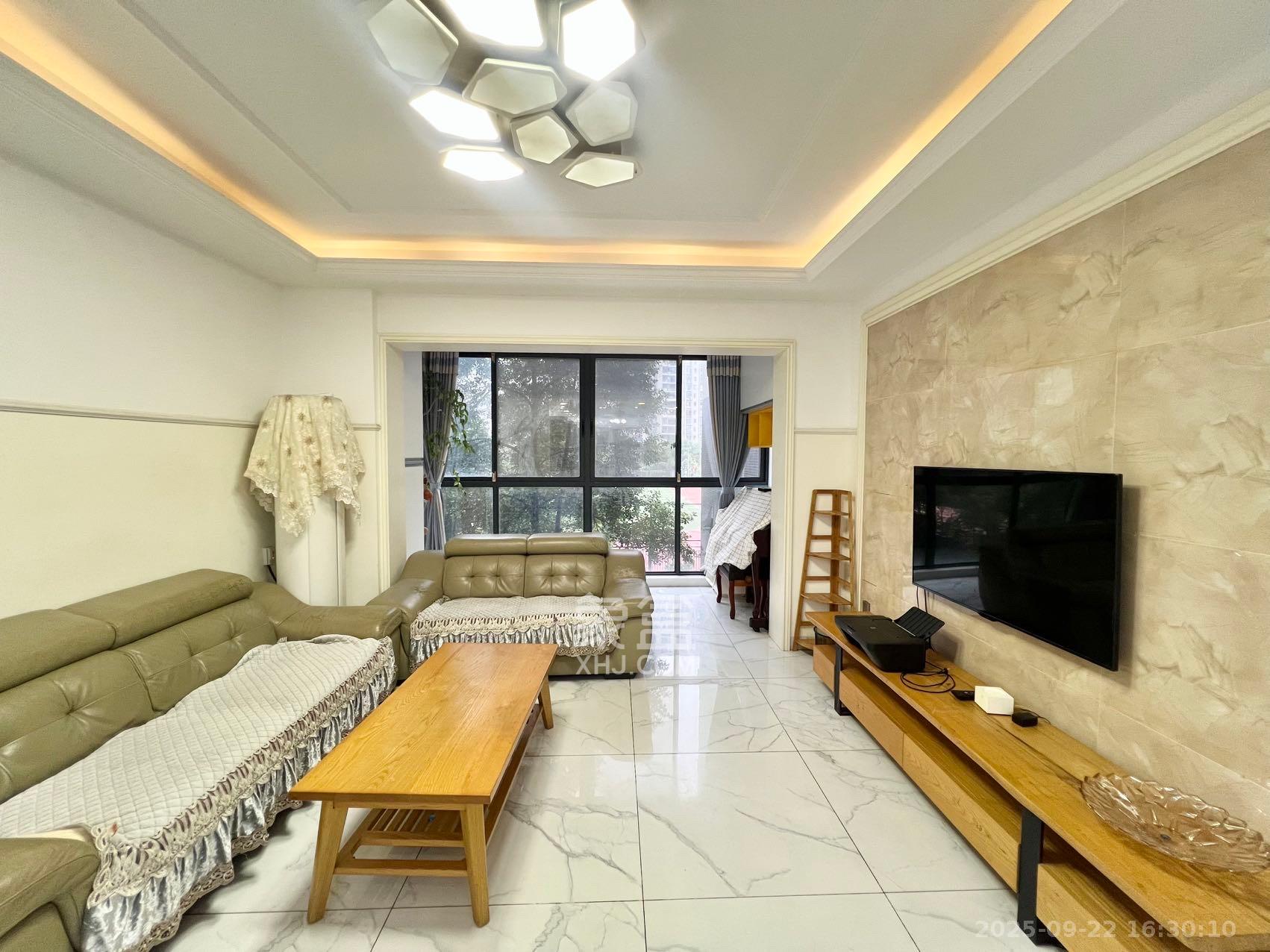 恒基凯旋门三期  4室2厅2卫    3300.0元/月