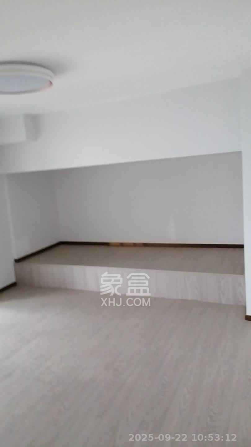 中南国际眼镜城(中伟商业中心) 4室1厅2卫 1900.0元/月 中南国际眼镜城(中伟商业中心) 4室1厅2卫 1900.0元/月室内图