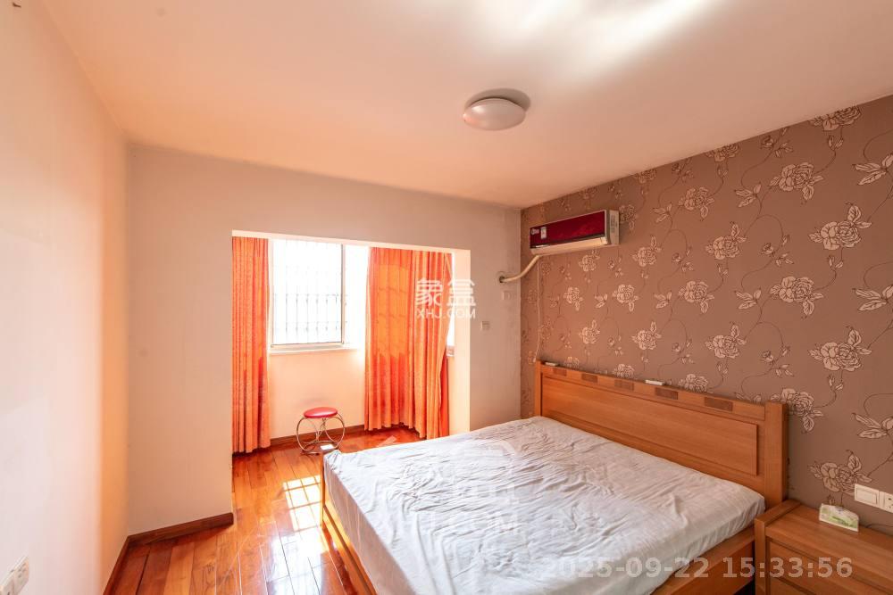 鑫兴佳园  3室2厅2卫    2400.0元/月 鑫兴佳园  3室2厅2卫    2400.0元/月室内图