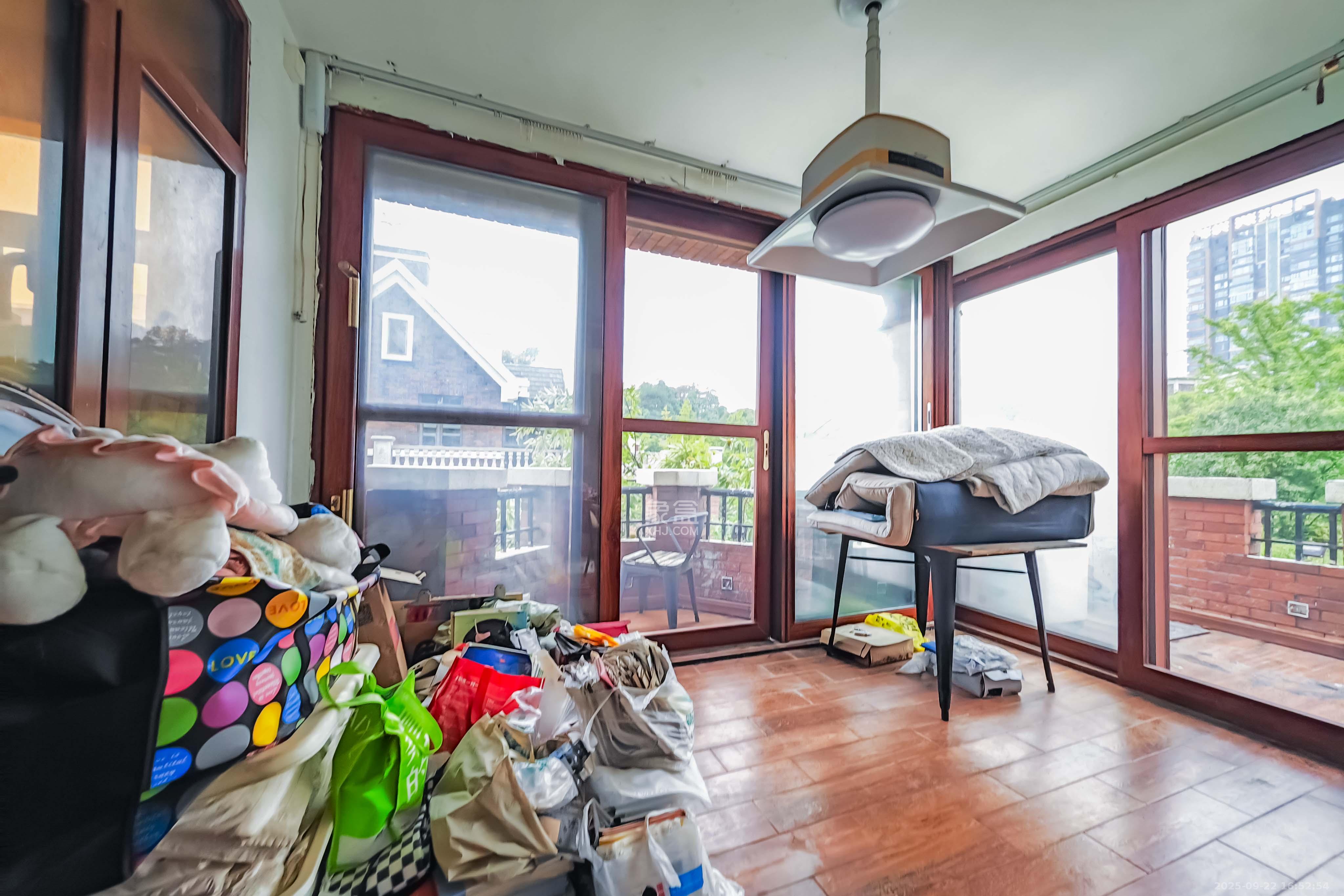 吉联小区(红墅湾) 6室2厅6卫 680.0万 吉联小区(红墅湾) 6室2厅6卫 680.0万其他