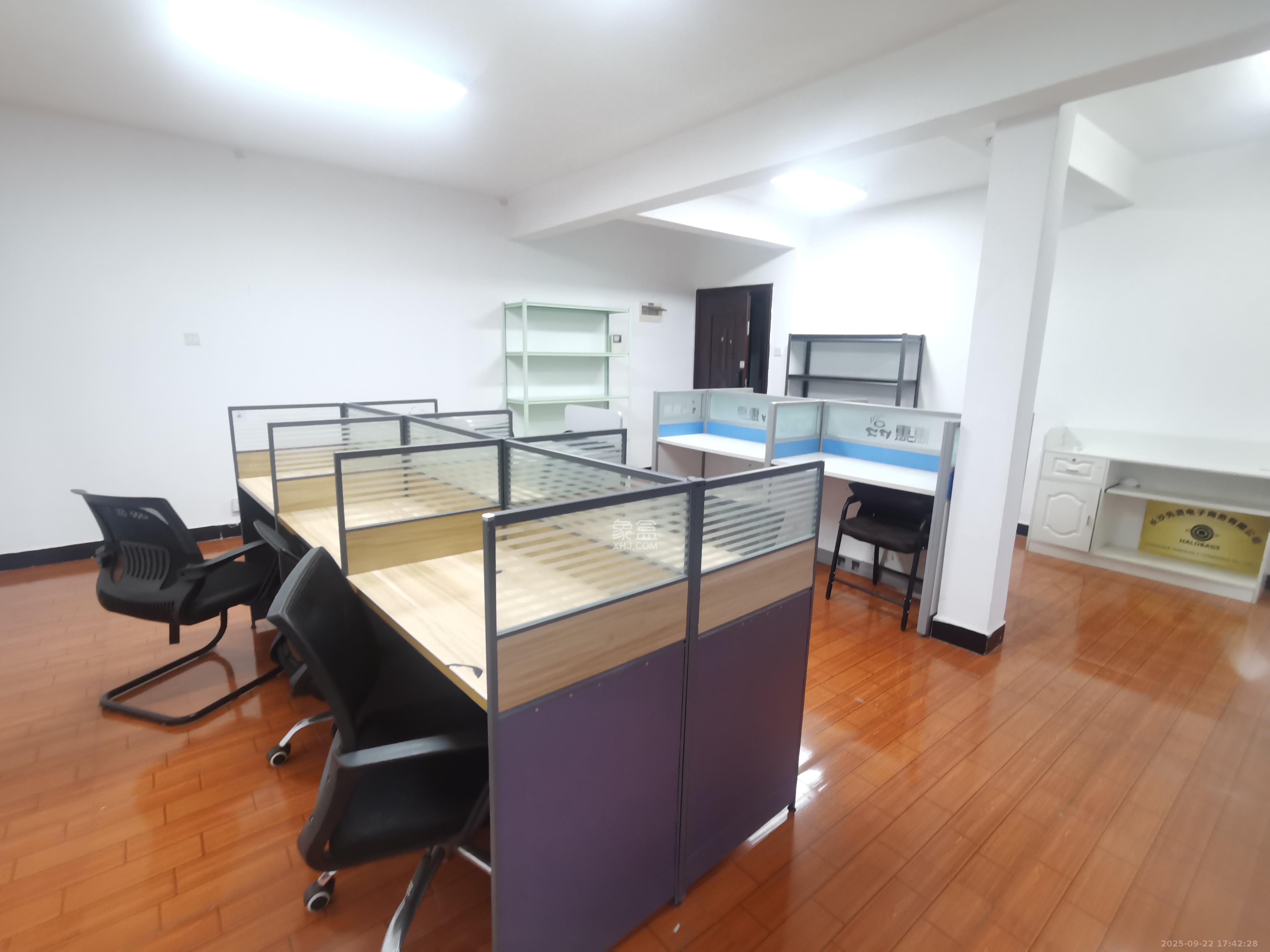 湘腾城市广场  3室2厅1卫    3500.0元/月室内图