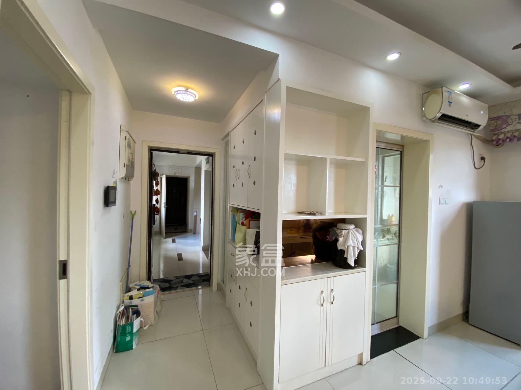 华润置地广场一期 3室2厅1卫 2300.0元/月 华润置地广场一期 3室2厅1卫 2300.0元/月室内图