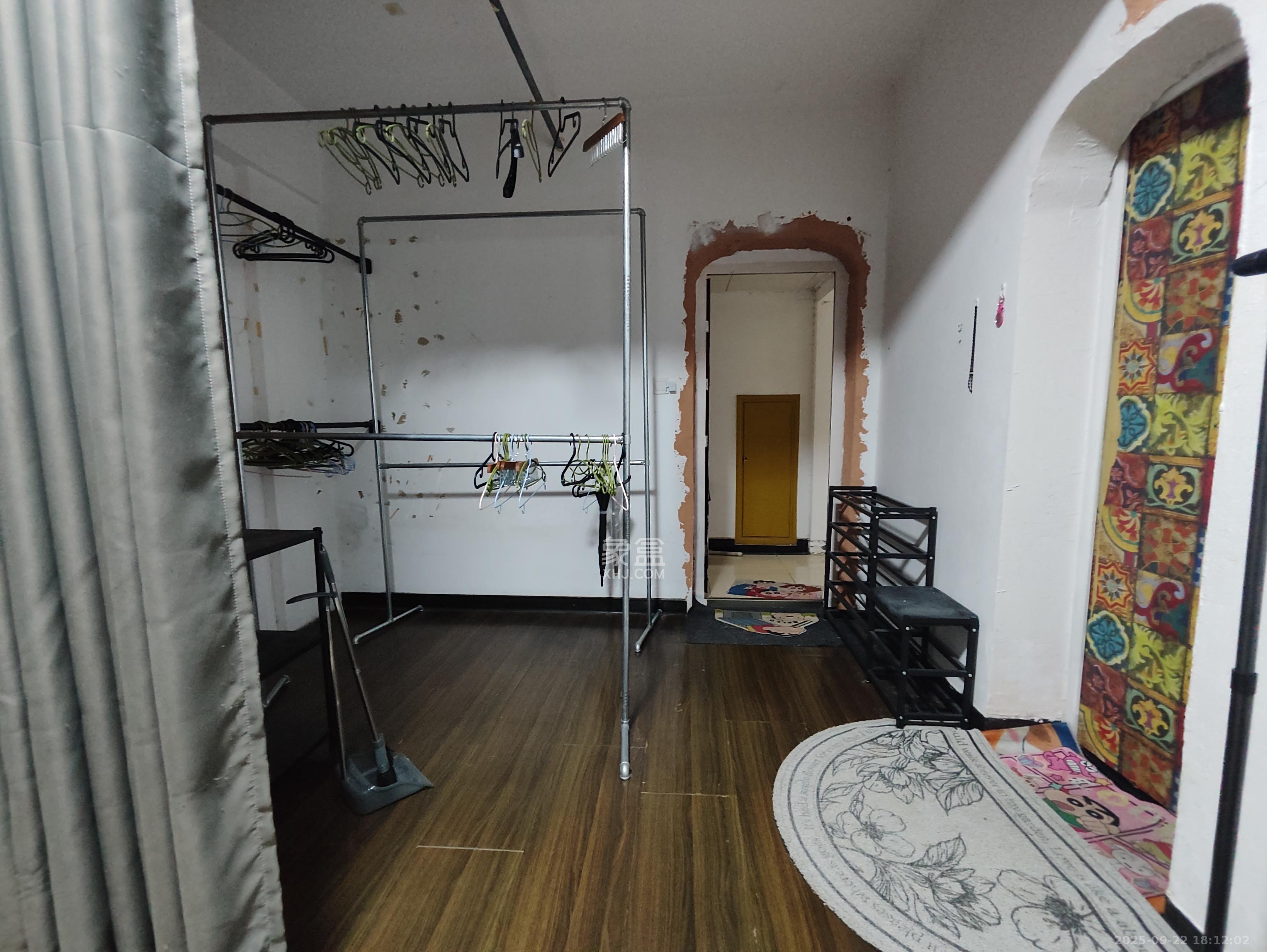 和府  1室1厅1卫    1500.0元/月室内图