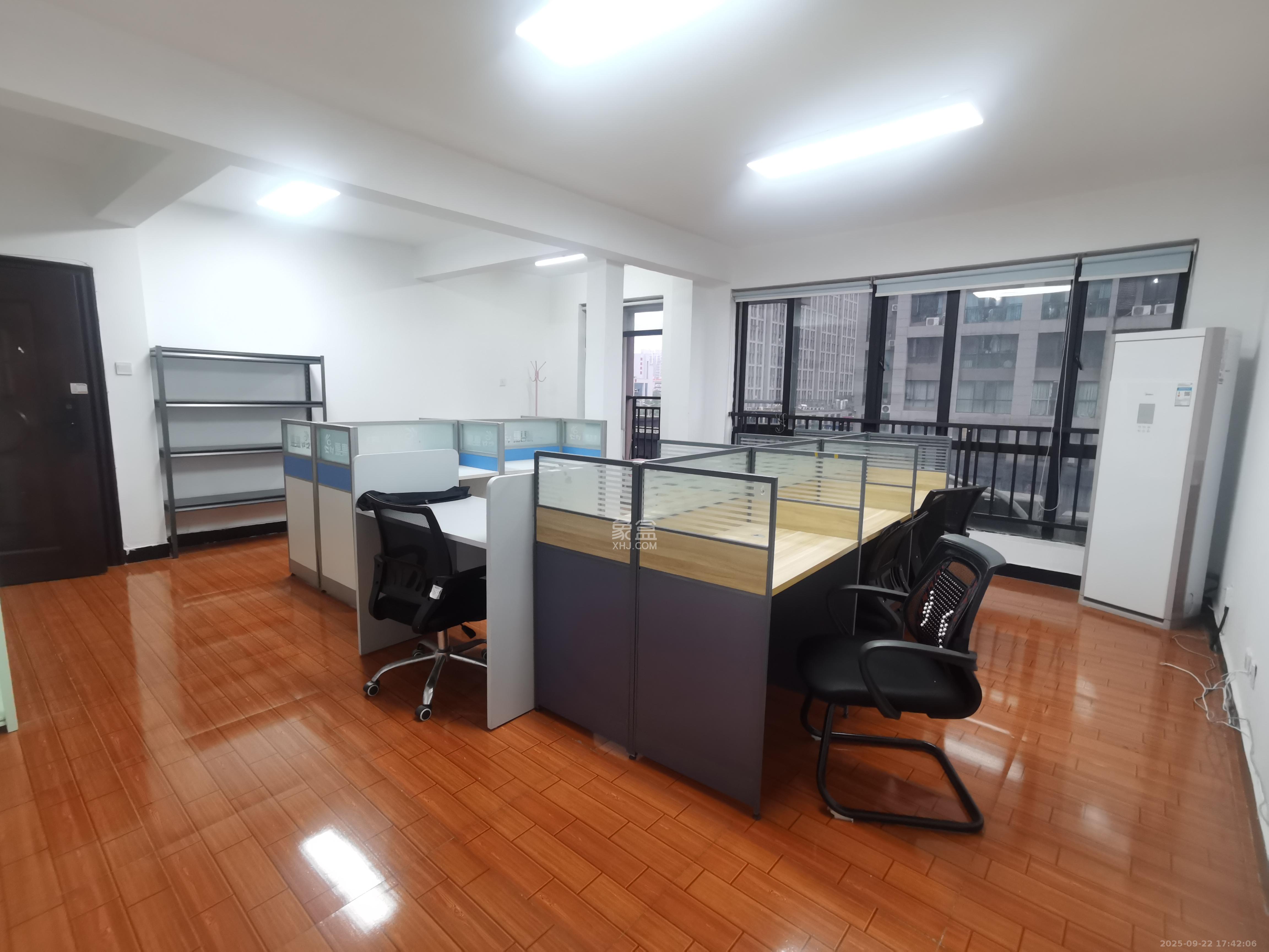 湘腾城市广场 3室2厅1卫 3500.0元/月 湘腾城市广场 3室2厅1卫 3500.0元/月室内图