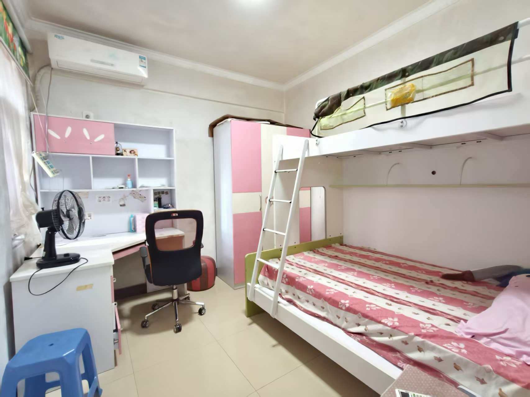 四季大厦 3室2厅2卫 2800.0元/月 四季大厦 3室2厅2卫 2800.0元/月室内图