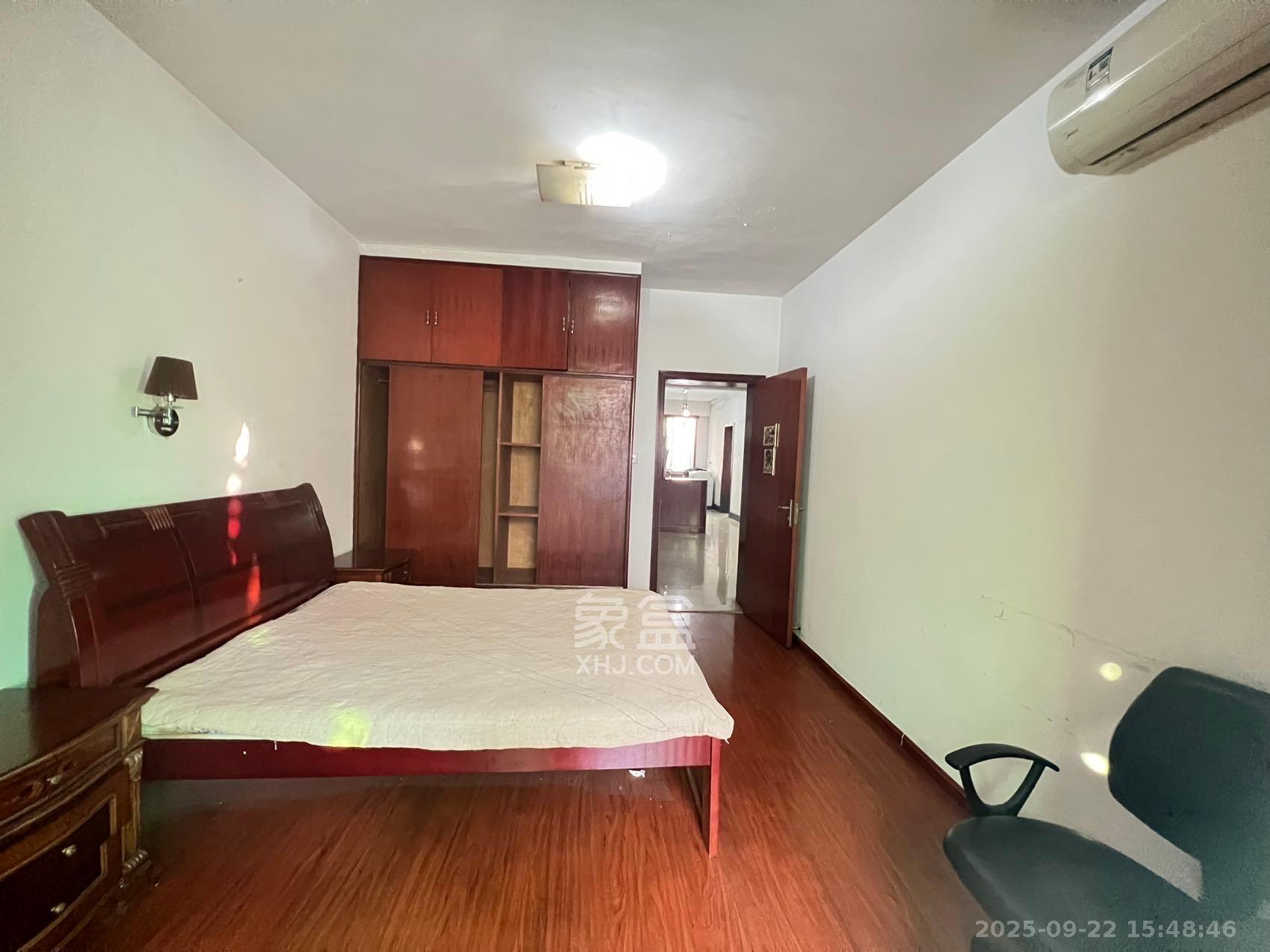 中南汽车世界 2室2厅1卫 1200.0元/月 中南汽车世界 2室2厅1卫 1200.0元/月室内图