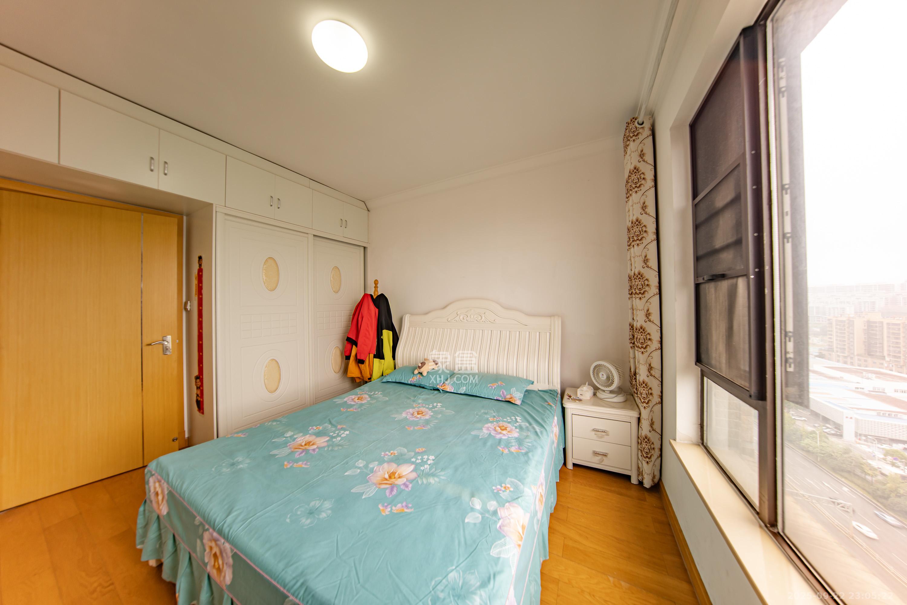 中海国际四期  3室2厅2卫    81.8万 中海国际四期  3室2厅2卫    81.8万卧室