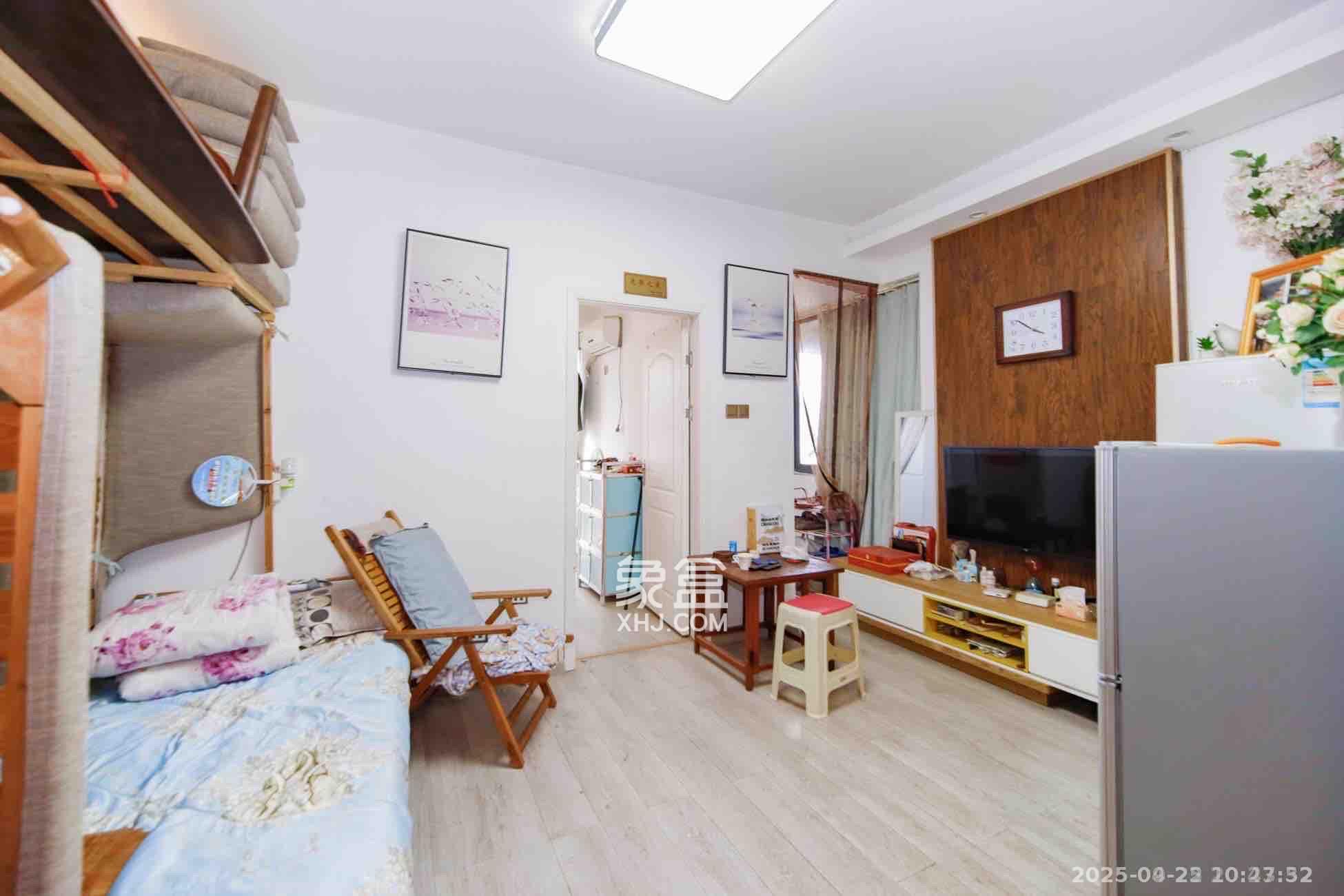 金领家族  1室1厅1卫    1800.0元/月 金领家族  1室1厅1卫    1800.0元/月