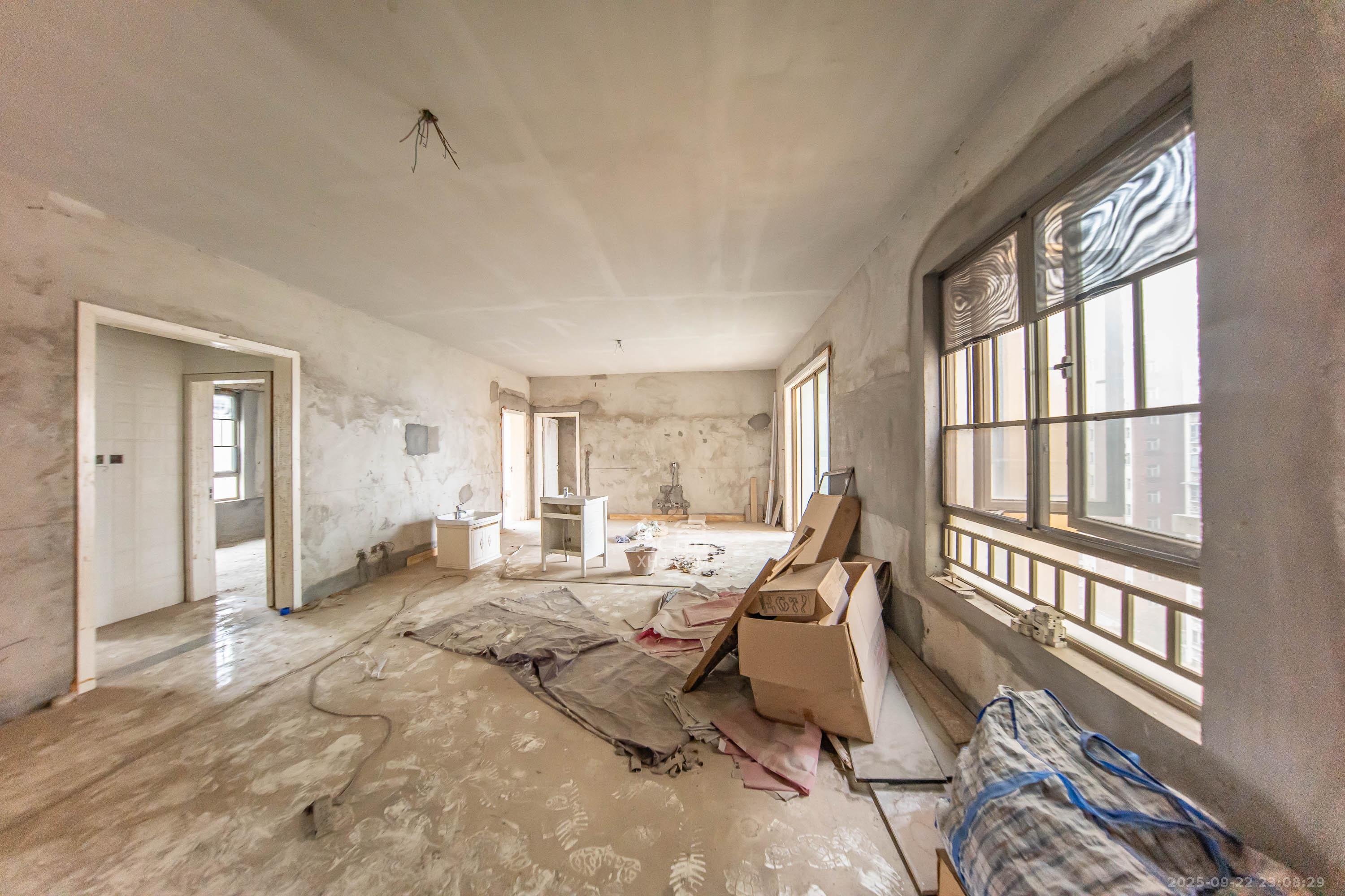 米兰春天  4室2厅2卫    69.8万客厅