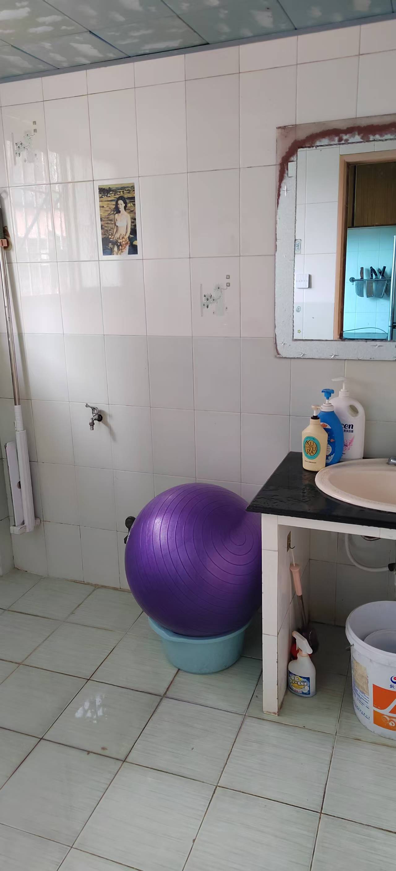 五金百货小区  3室2厅1卫    850.0元/月室内图