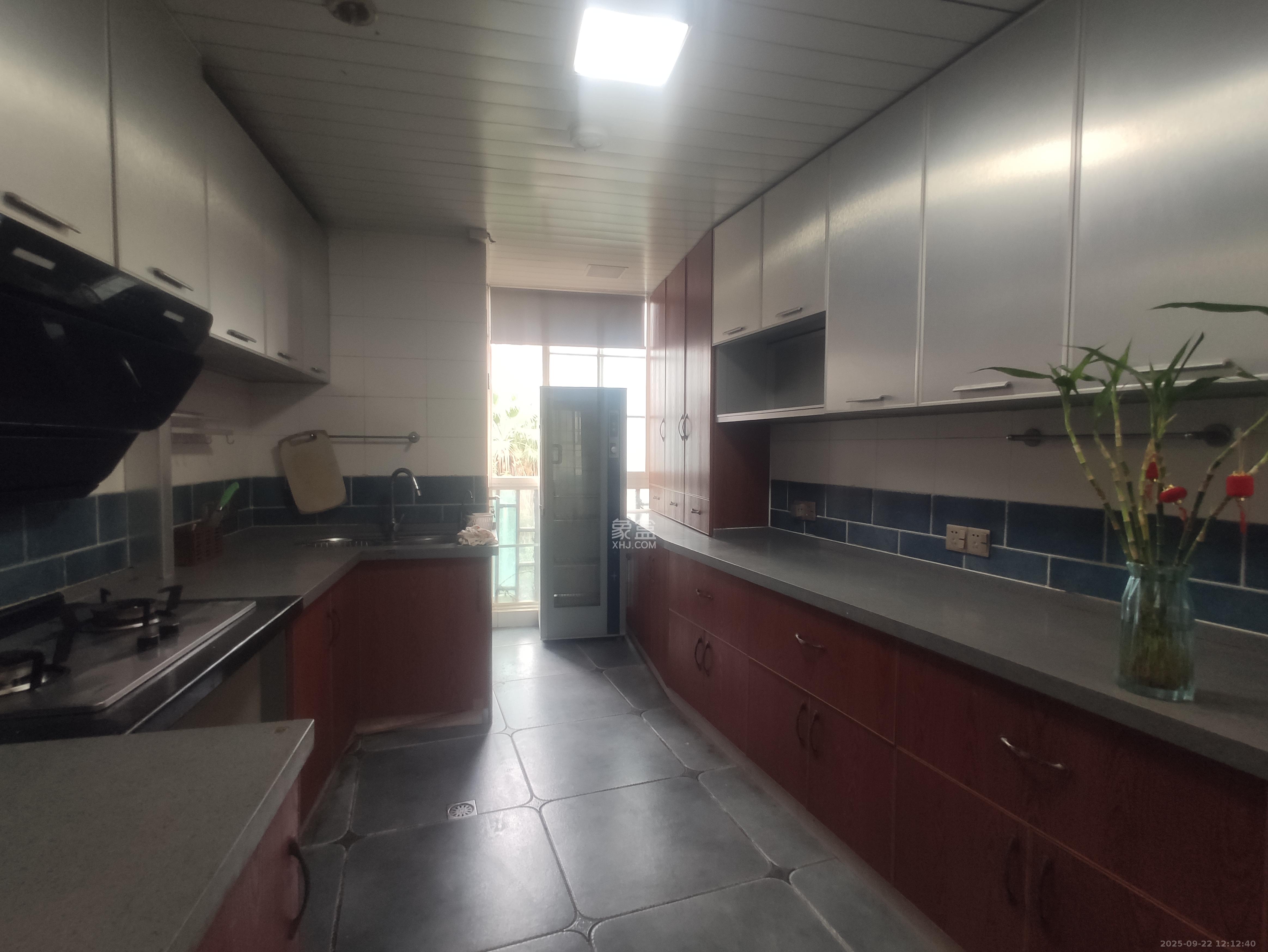 左岸春天 4室2厅2卫 3500.0元/月 左岸春天 4室2厅2卫 3500.0元/月室内图