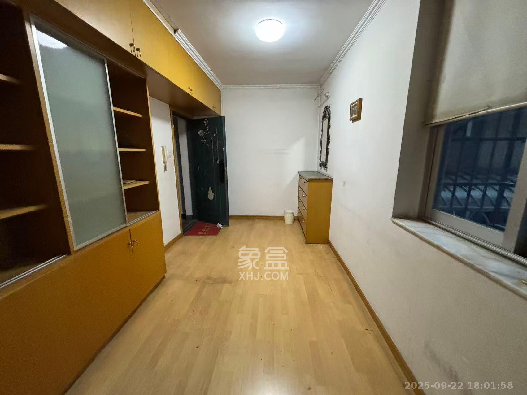 金球公寓  3室2厅2卫    3000.0元/月室内图