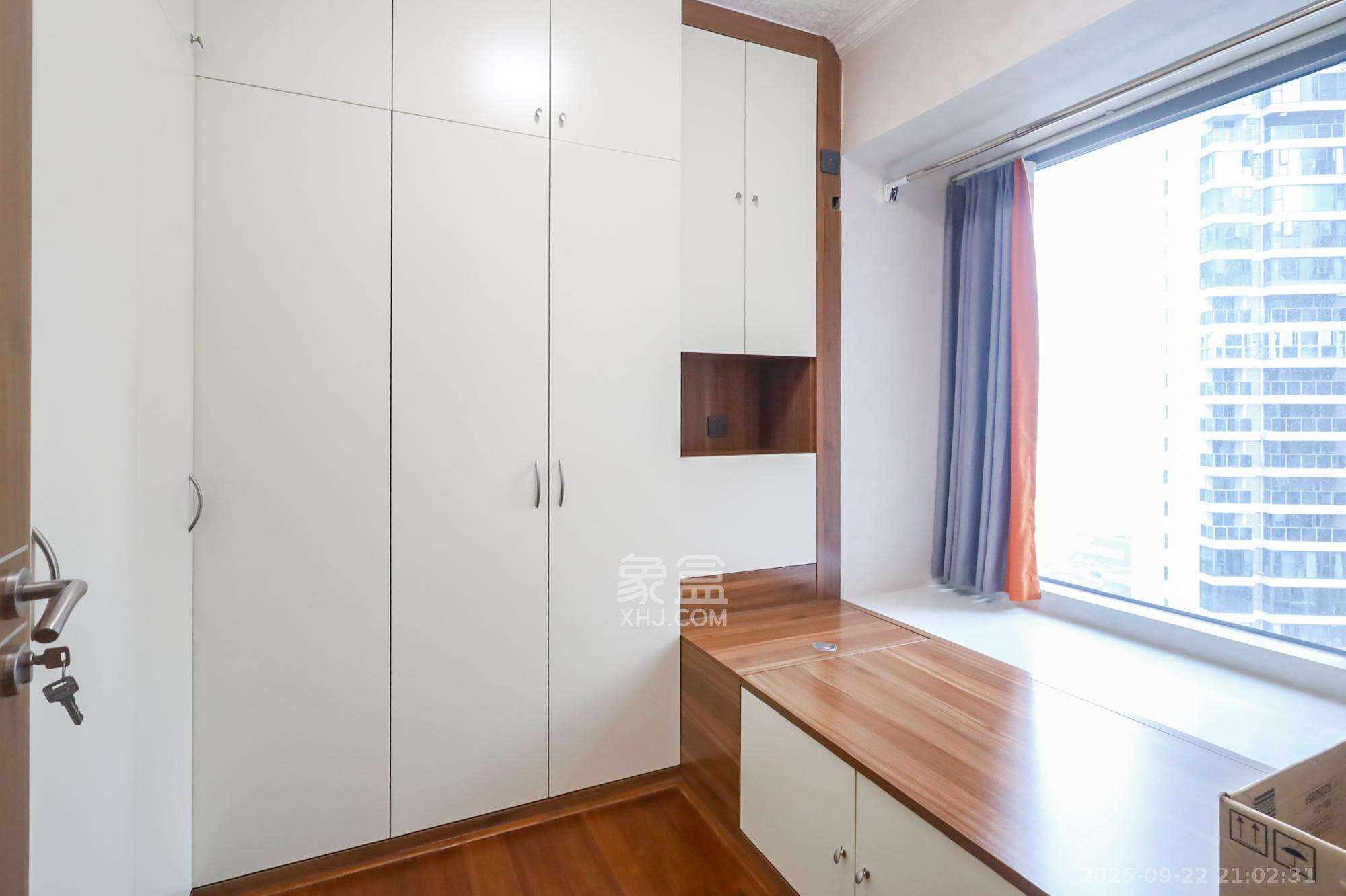 保利天禧D区  3室2厅2卫    196.0万卧室