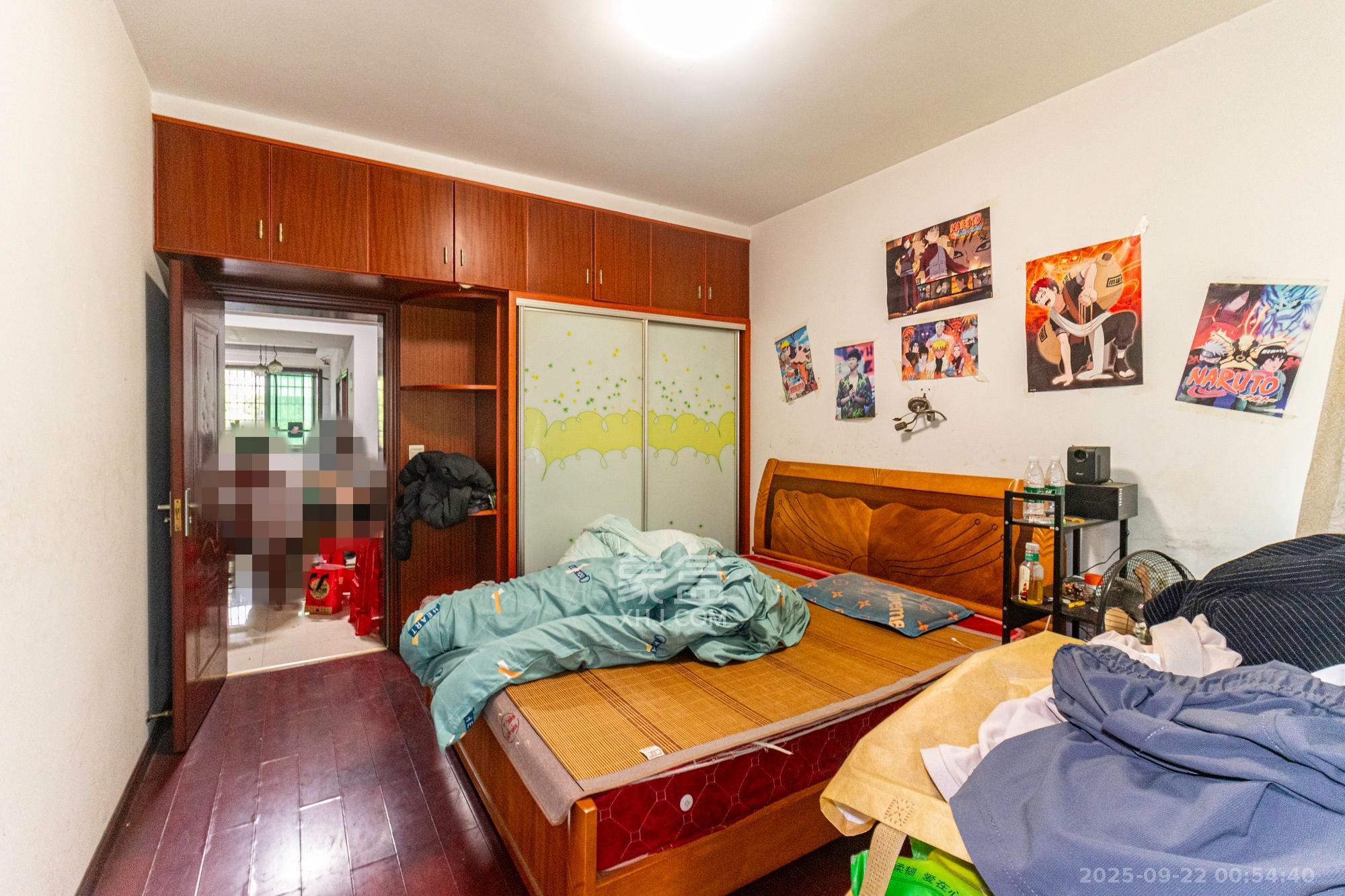 中南汽车世界  3室2厅2卫    38.8万卧室