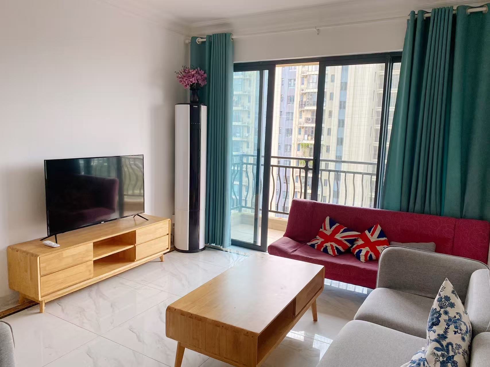 碧桂园一、二期(中央首府) 3室2厅2卫 2500.0元/月 碧桂园一、二期(中央首府) 3室2厅2卫 2500.0元/月室内图