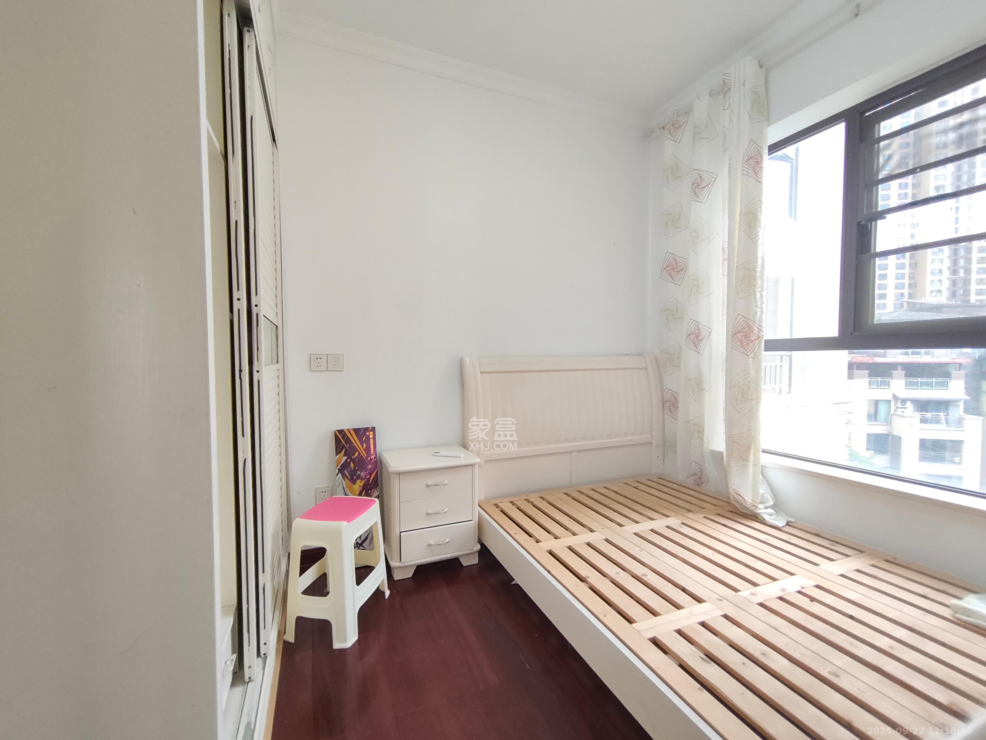 洋湖18克拉（旷远洋湖18克拉）  3室2厅1卫    2400.0元/月室内图