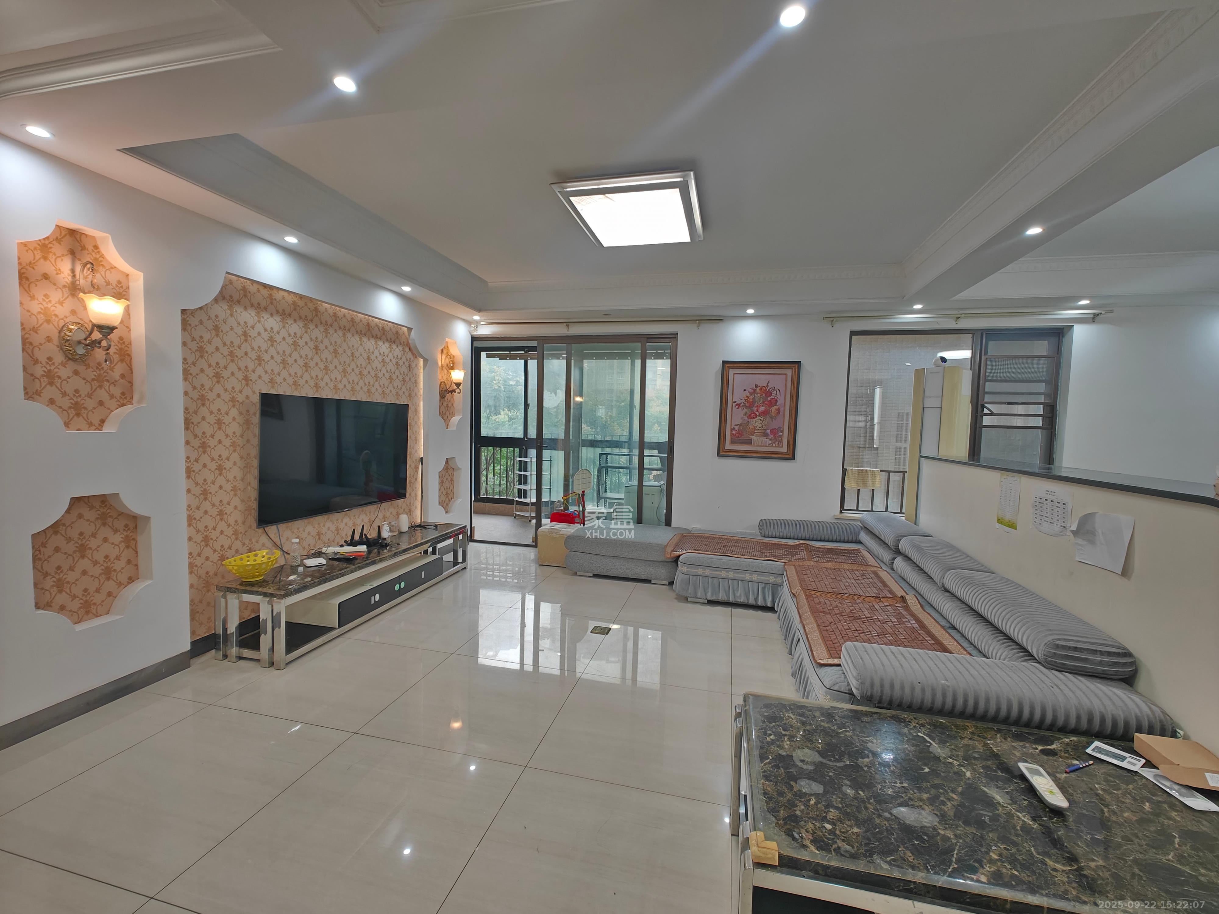 华润凤凰城三期  4室2厅2卫    3000.0元/月室内图