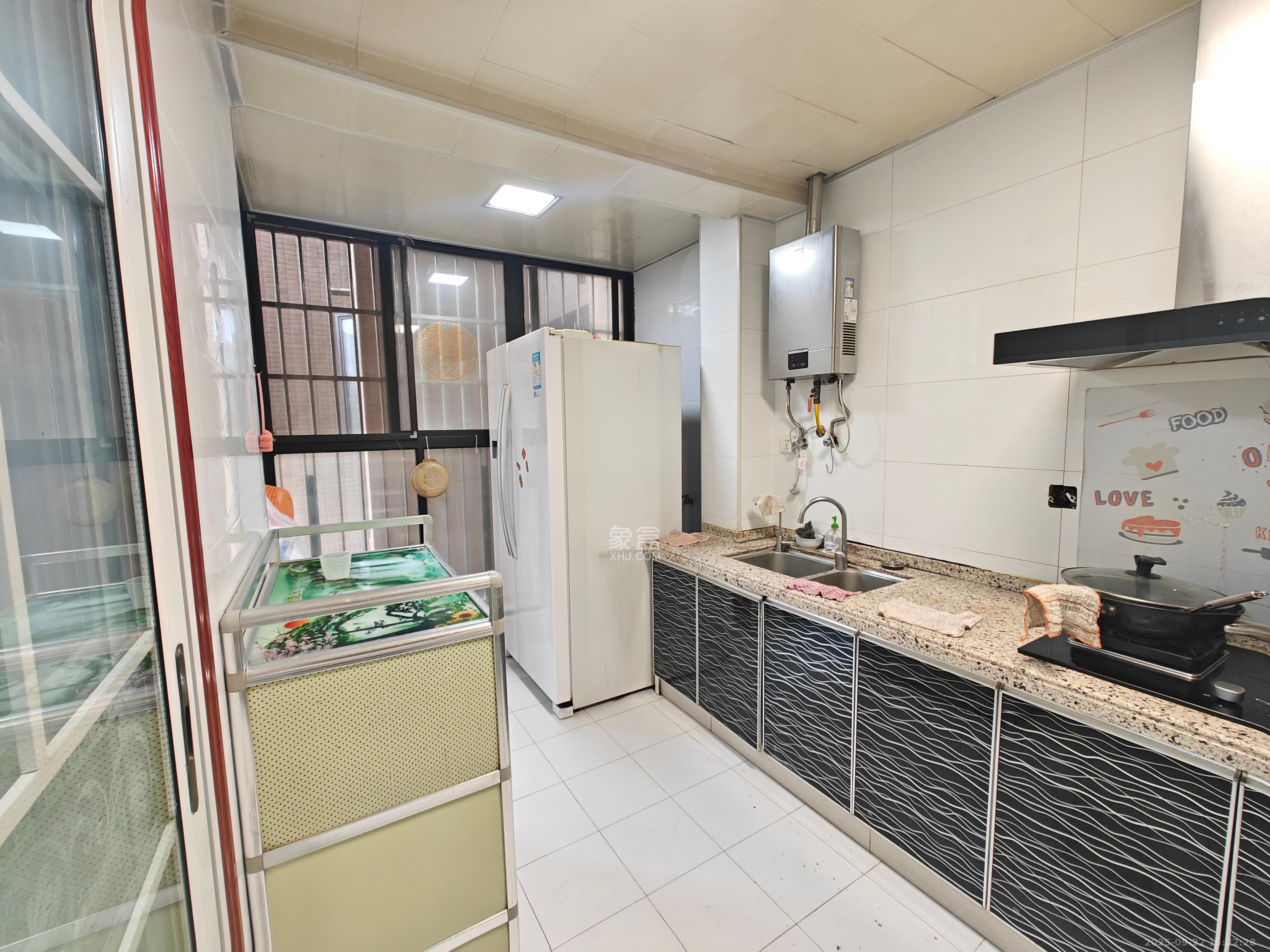 华润凤凰城三期  4室2厅2卫    3000.0元/月室内图