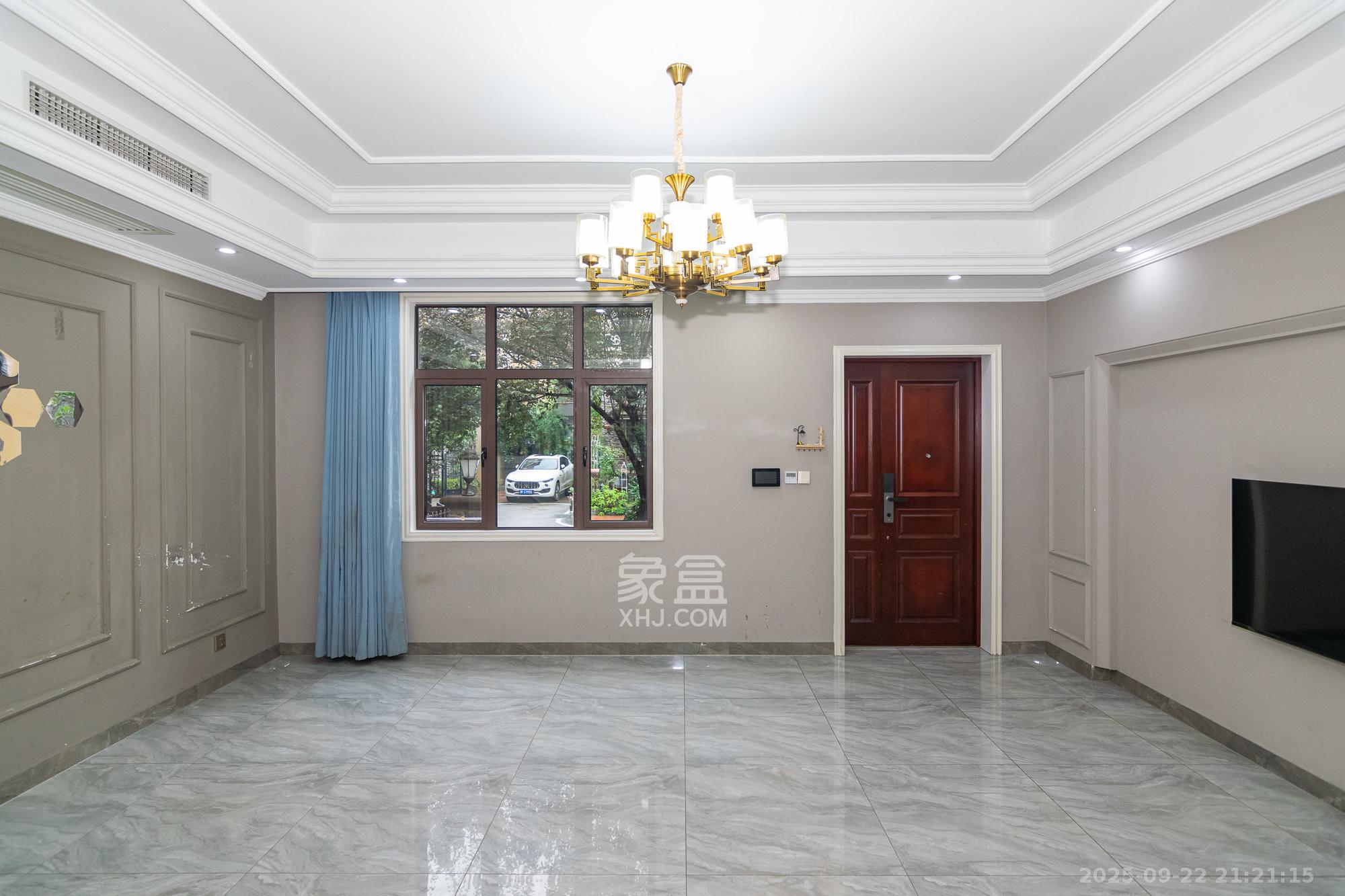 金地三千府(金地湖山樾、金地自在城)  4室2厅2卫    350.0万 金地三千府(金地湖山樾、金地自在城)  4室2厅2卫    350.0万客厅