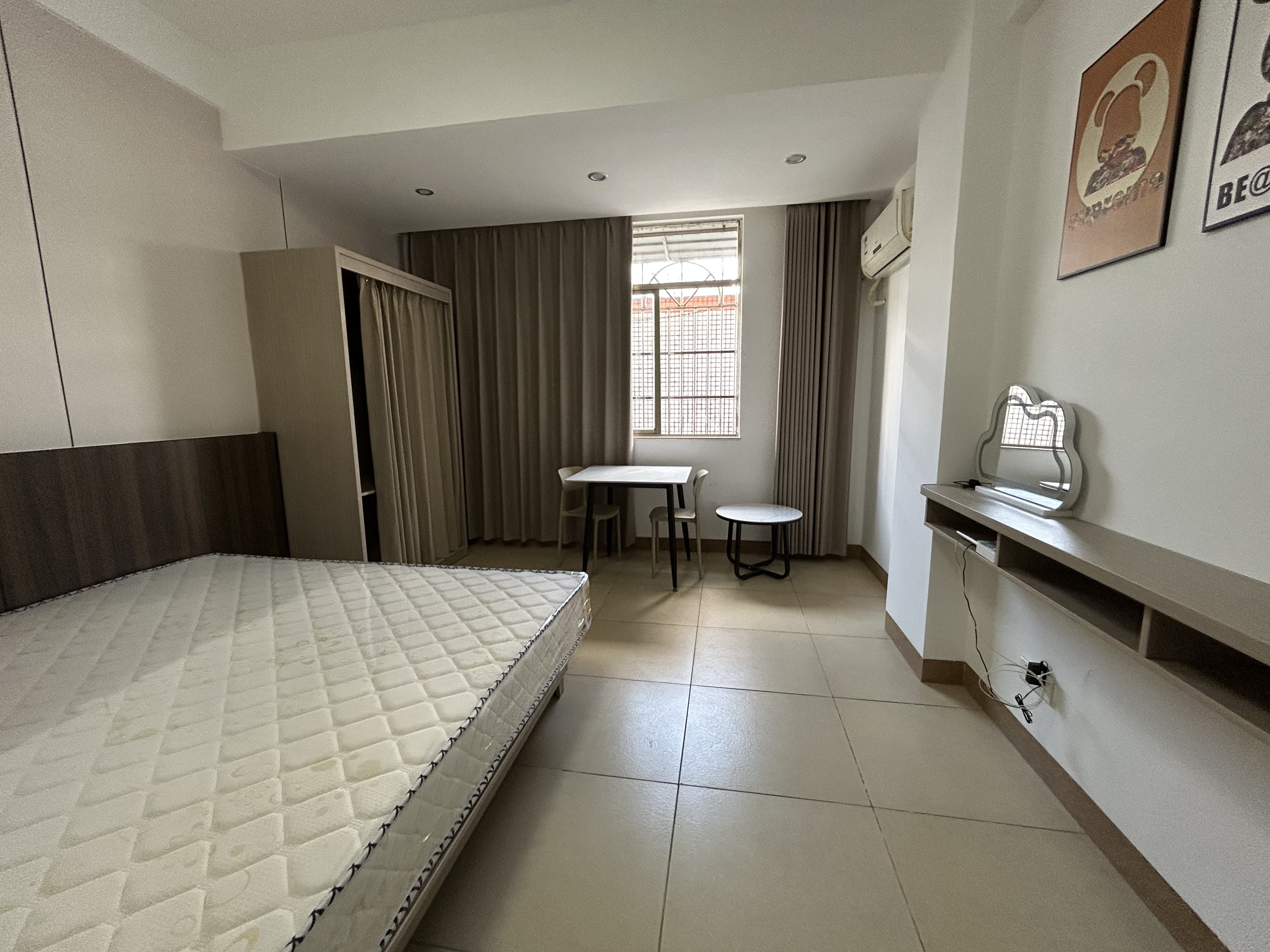 临轩阁公寓(龙湖) 1室0厅1卫 1200.0元/月 临轩阁公寓(龙湖) 1室0厅1卫 1200.0元/月室内图