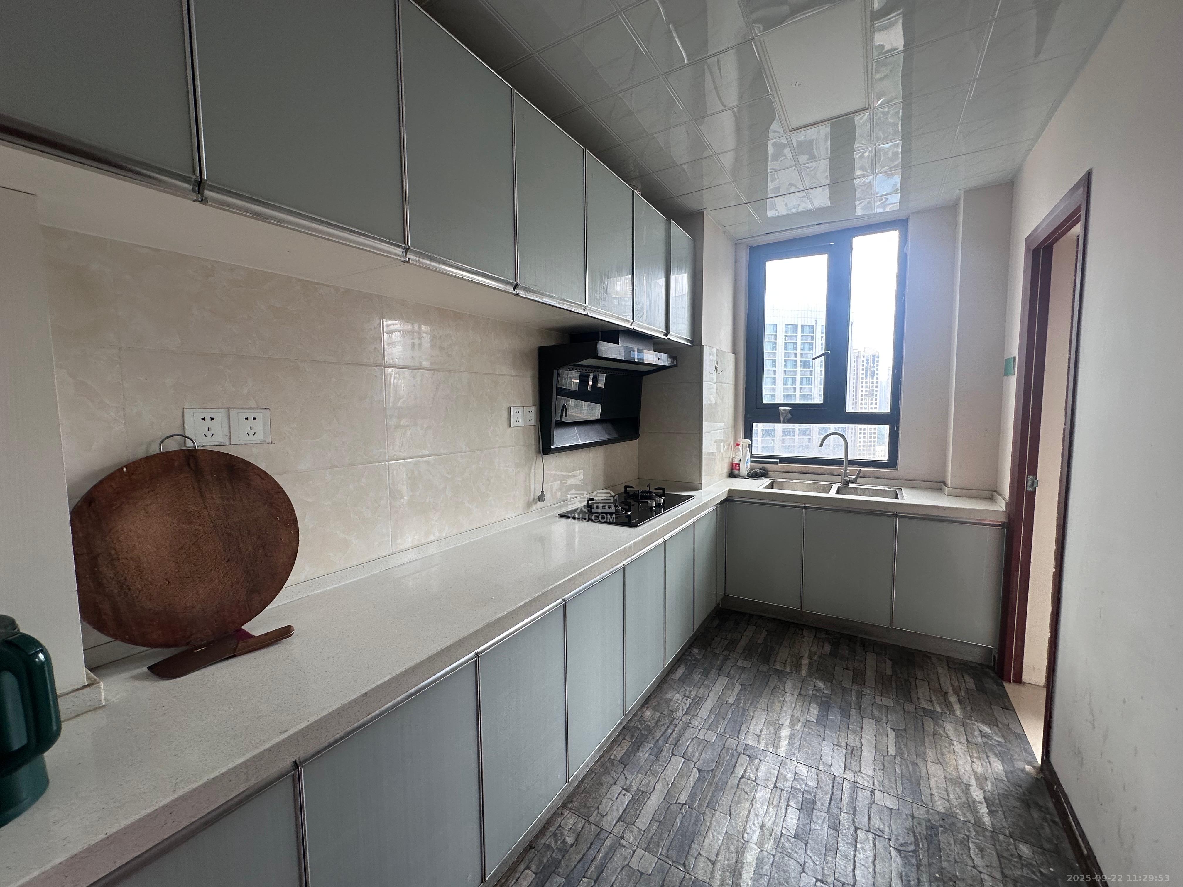 藏珑湖上国际花园 3室2厅2卫 4000.0元/月 藏珑湖上国际花园 3室2厅2卫 4000.0元/月室内图