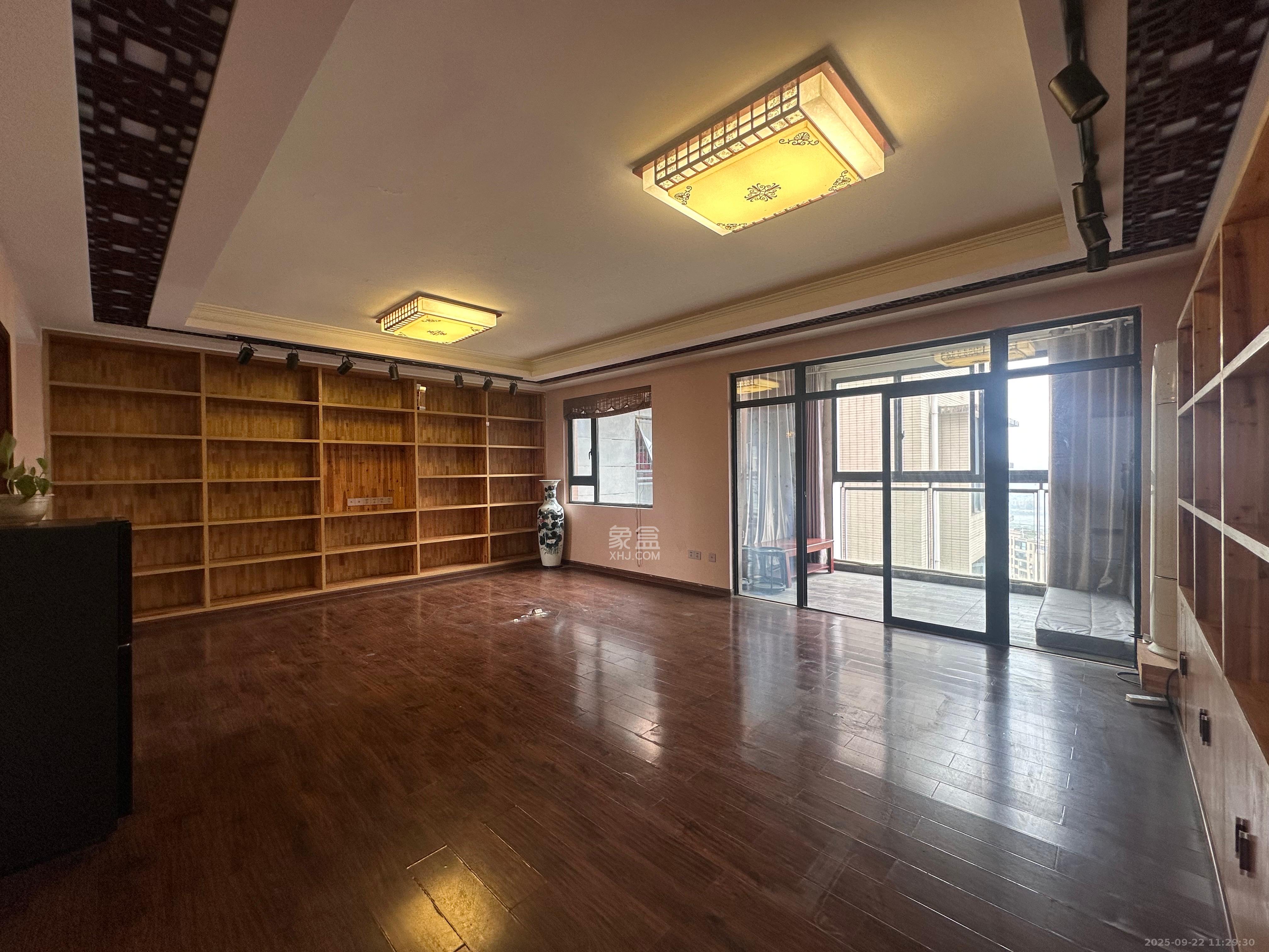 藏珑湖上国际花园 3室2厅2卫 4000.0元/月 藏珑湖上国际花园 3室2厅2卫 4000.0元/月室内图