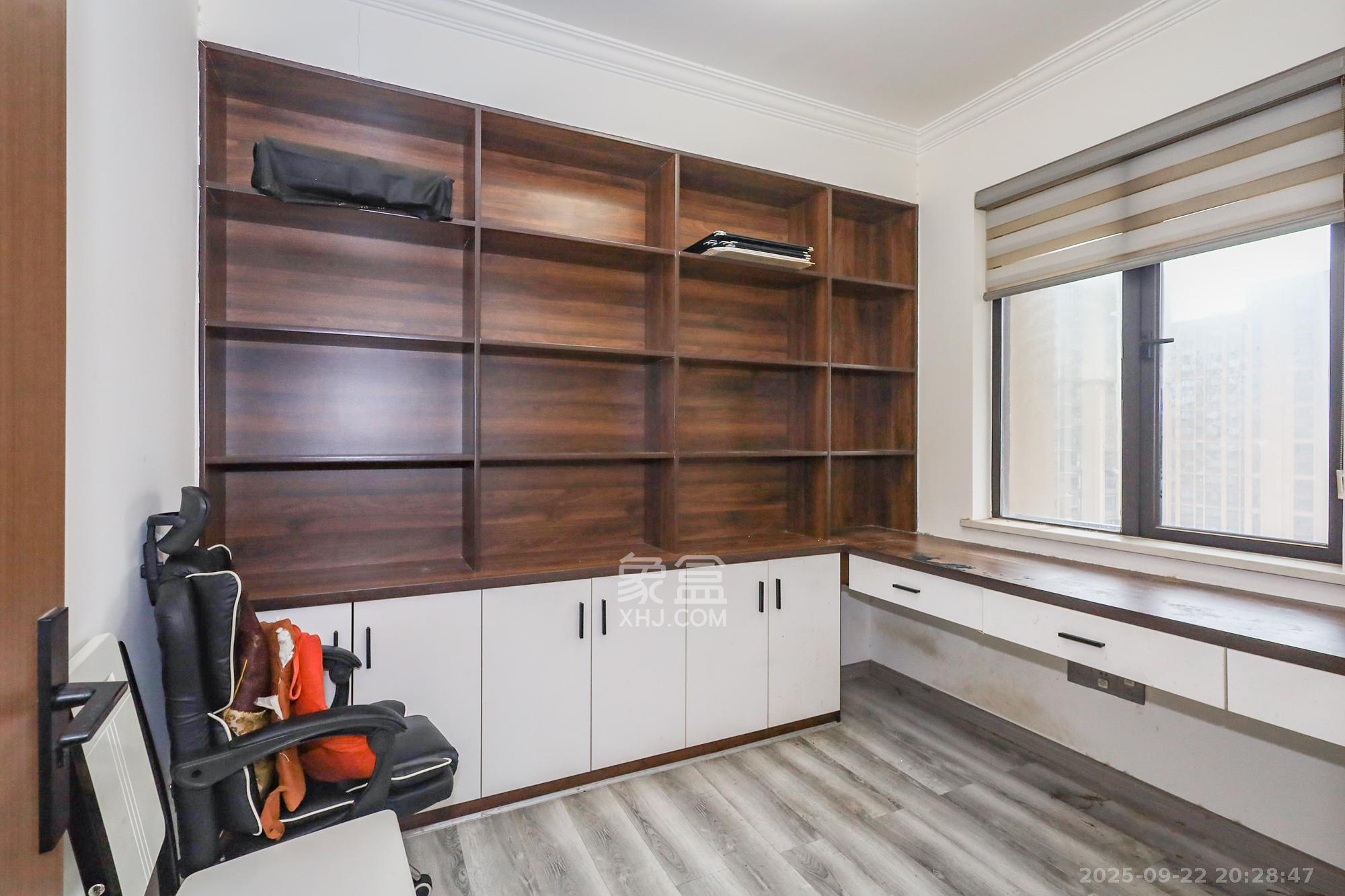 协信星澜汇 4室2厅2卫 172.0万 协信星澜汇 4室2厅2卫 172.0万卧室