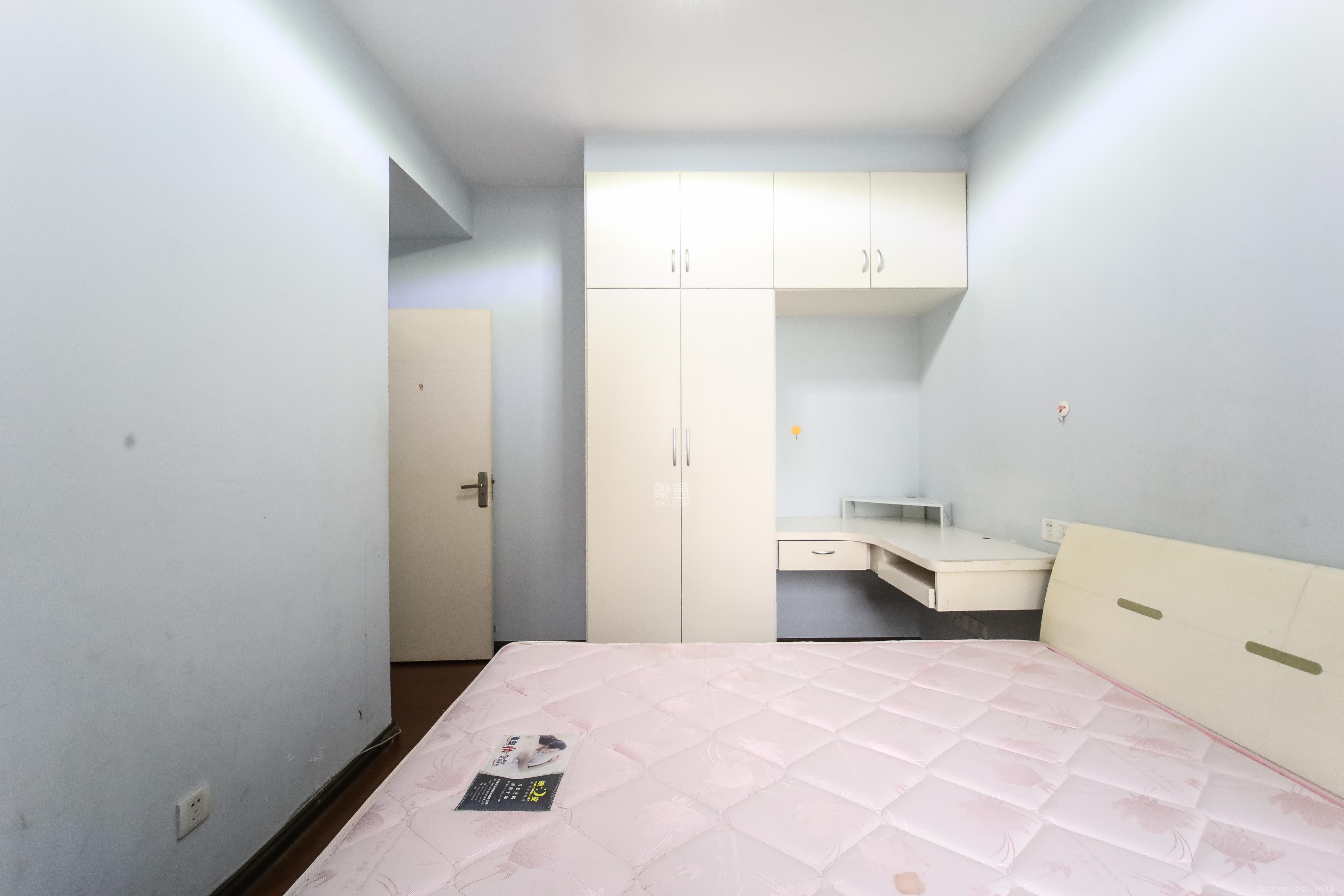 东玺门 3室2厅2卫 92.8万 东玺门 3室2厅2卫 92.8万卧室