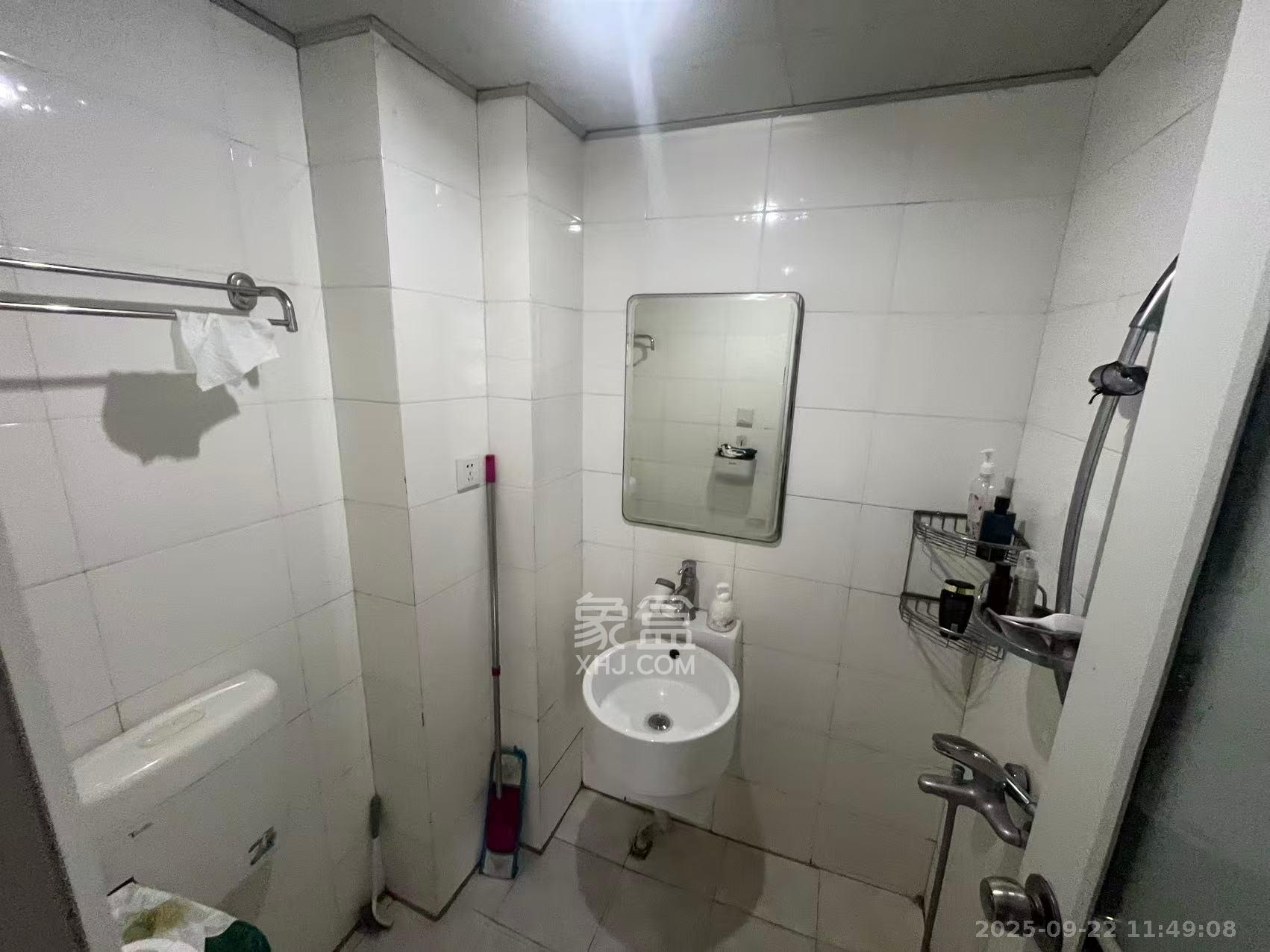 满庭芳小区 1室1厅1卫 1600.0元/月 满庭芳小区 1室1厅1卫 1600.0元/月室内图