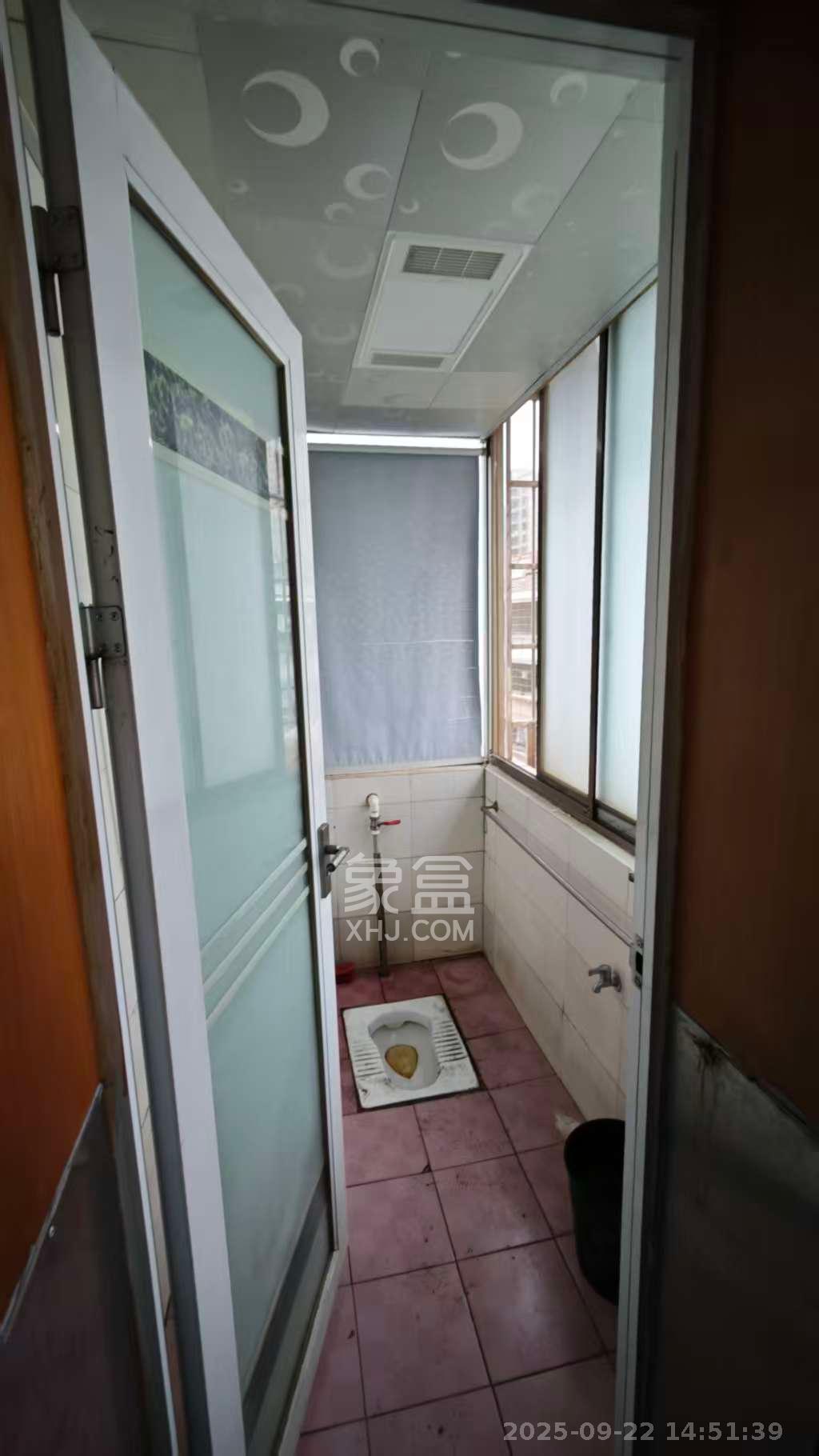 黄泥岭社区  3室2厅1卫    1800.0元/月室内图