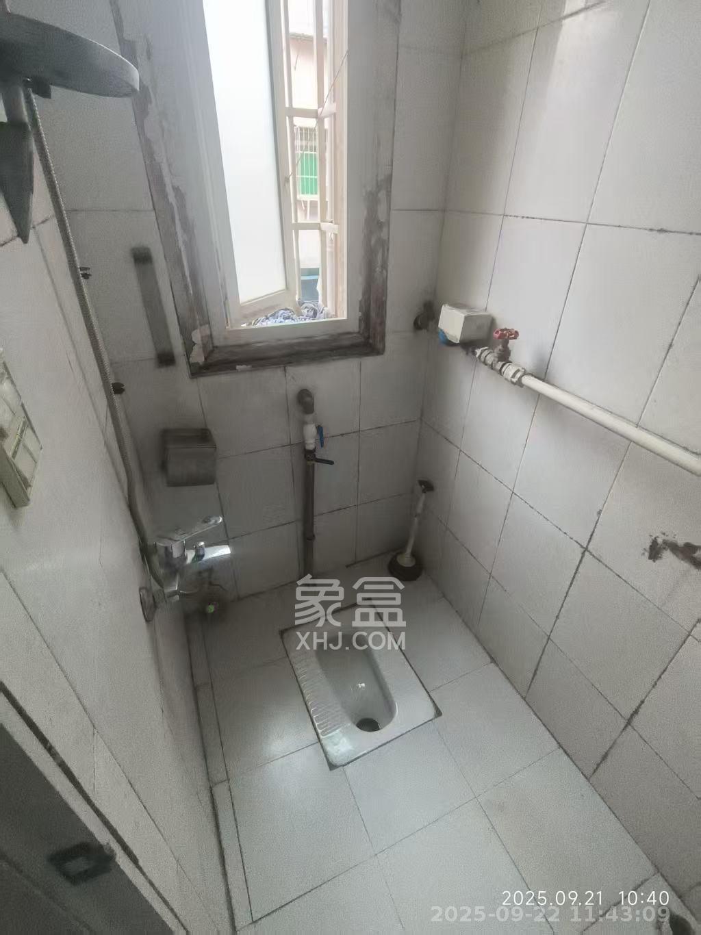 厚生里  3室2厅1卫    1800.0元/月室内图