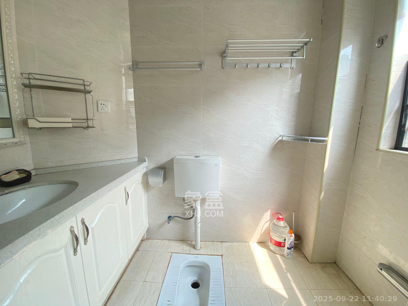 云栖谷 3室2厅2卫 2200.0元/月 云栖谷 3室2厅2卫 2200.0元/月室内图