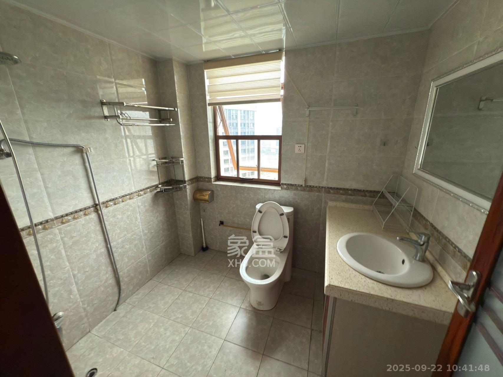 万里时代 4室2厅2卫 3000.0元/月 万里时代 4室2厅2卫 3000.0元/月室内图