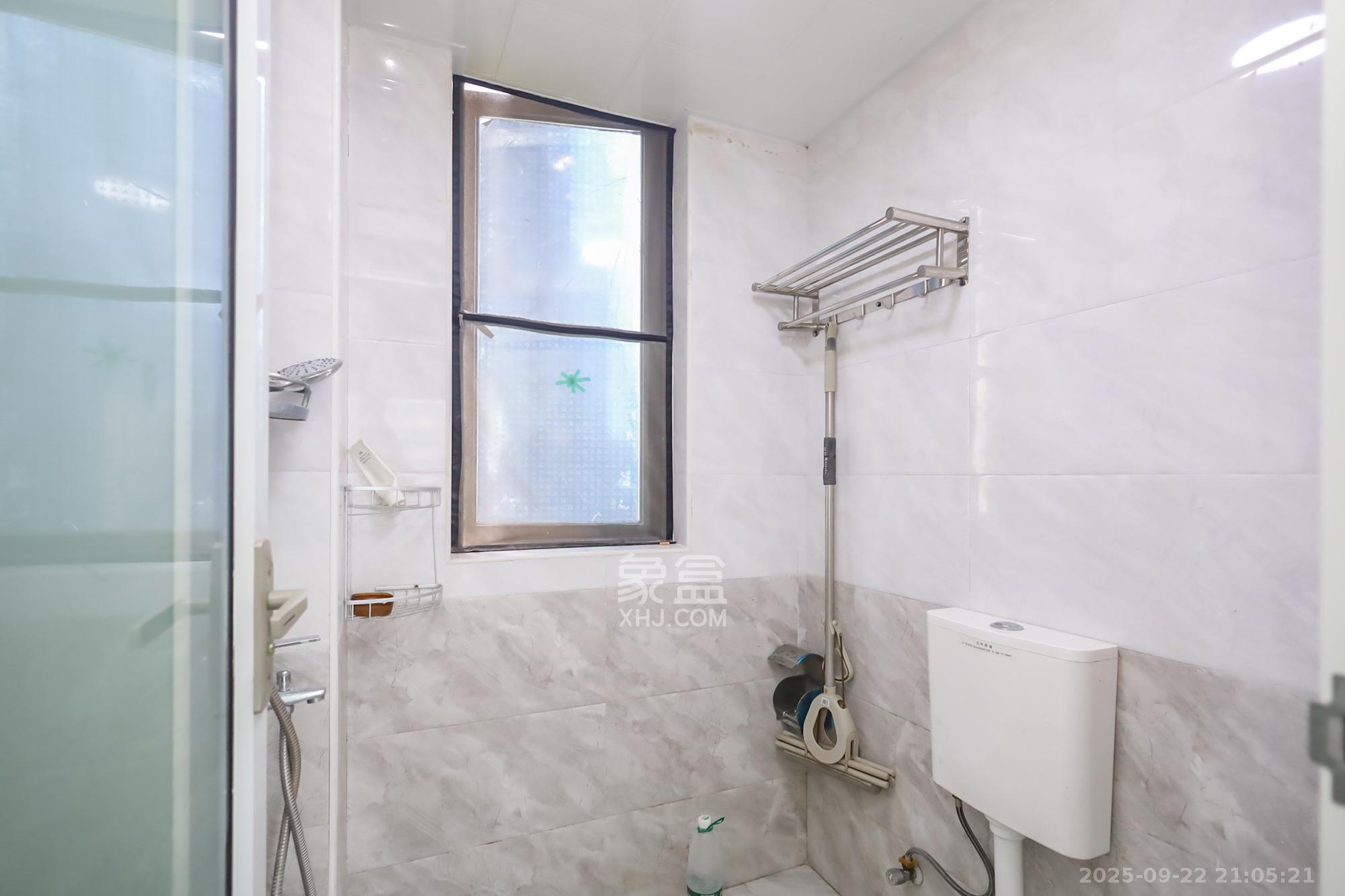 保利西海岸B区 3室2厅1卫 123.6万 保利西海岸B区 3室2厅1卫 123.6万卫生间