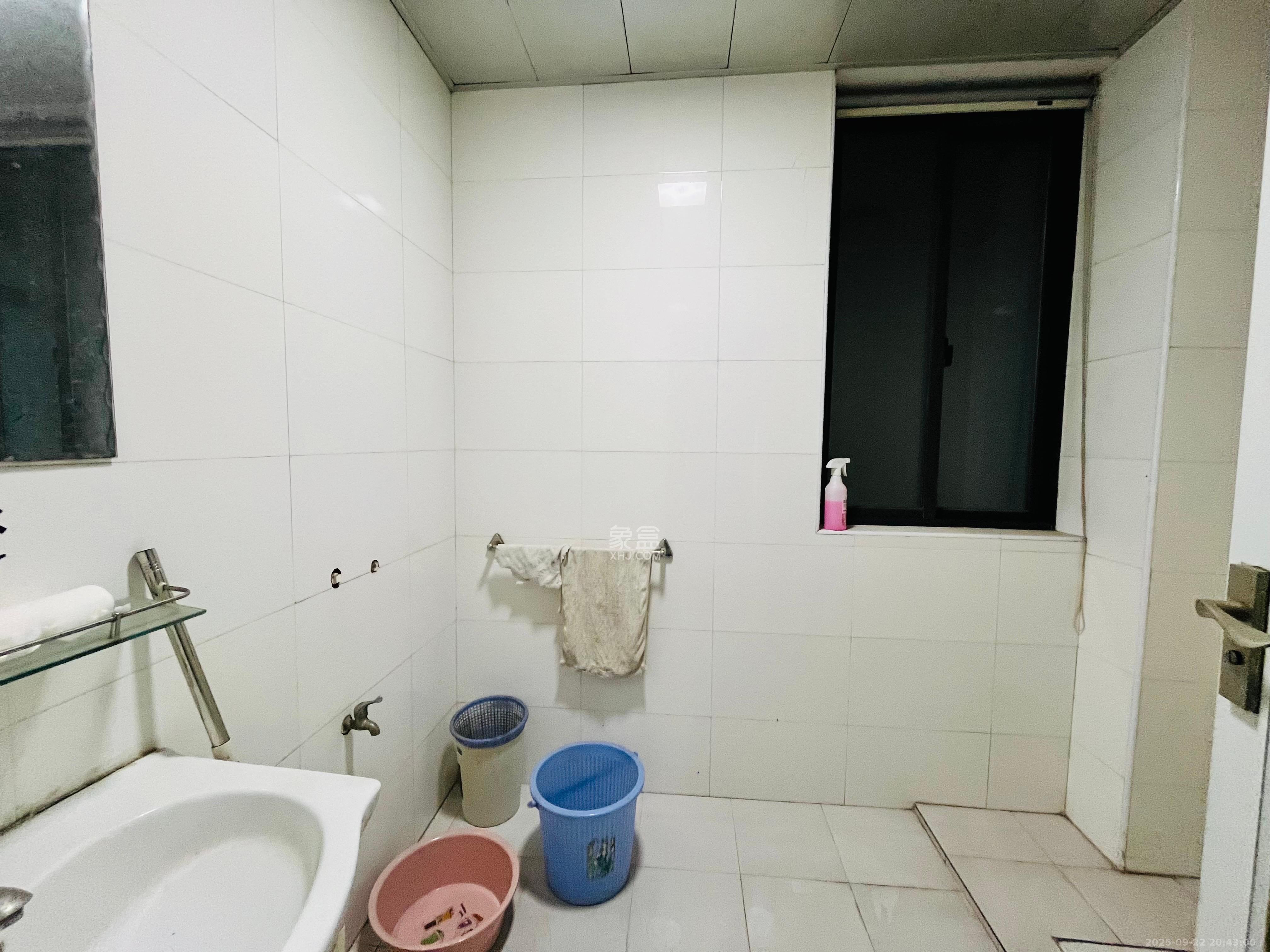 长大彩虹都  4室2厅2卫    2700.0元/月室内图