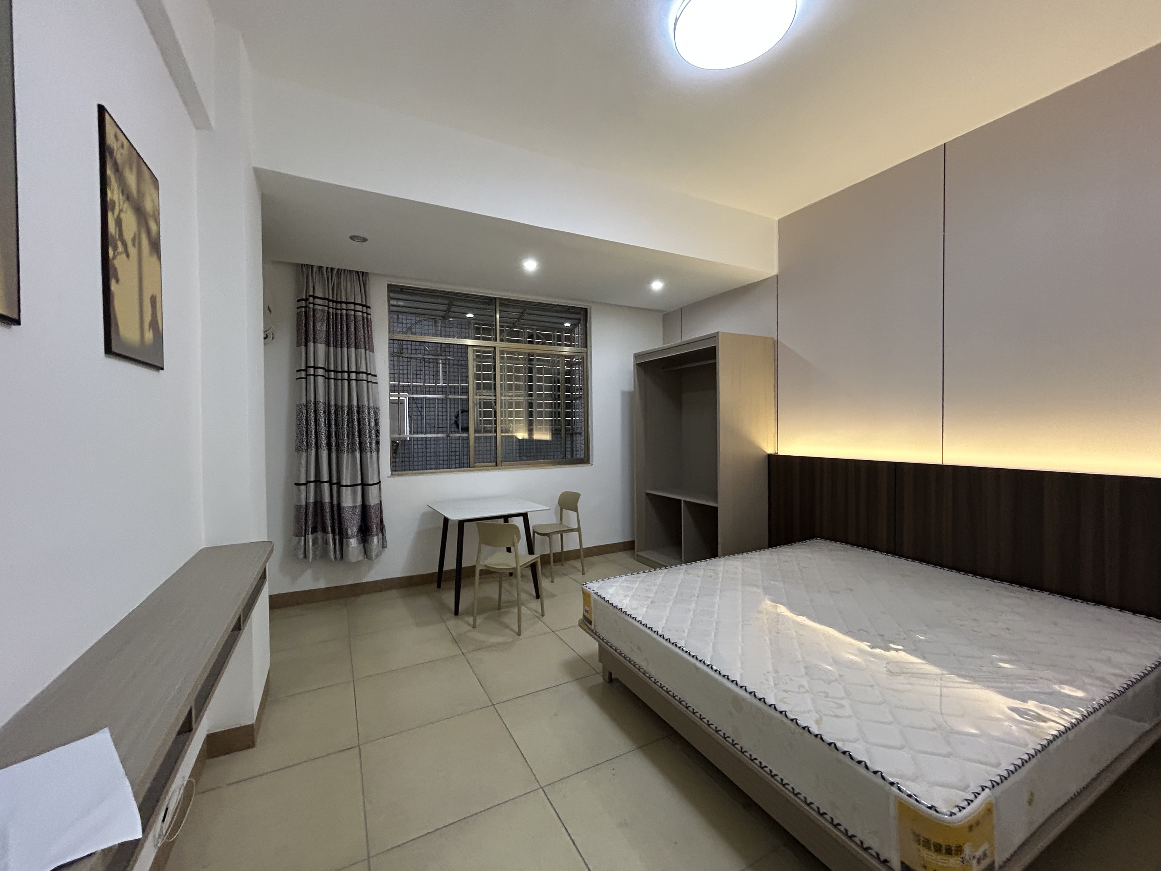 临轩阁公寓(龙湖）  1室0厅1卫    1200.0元/月