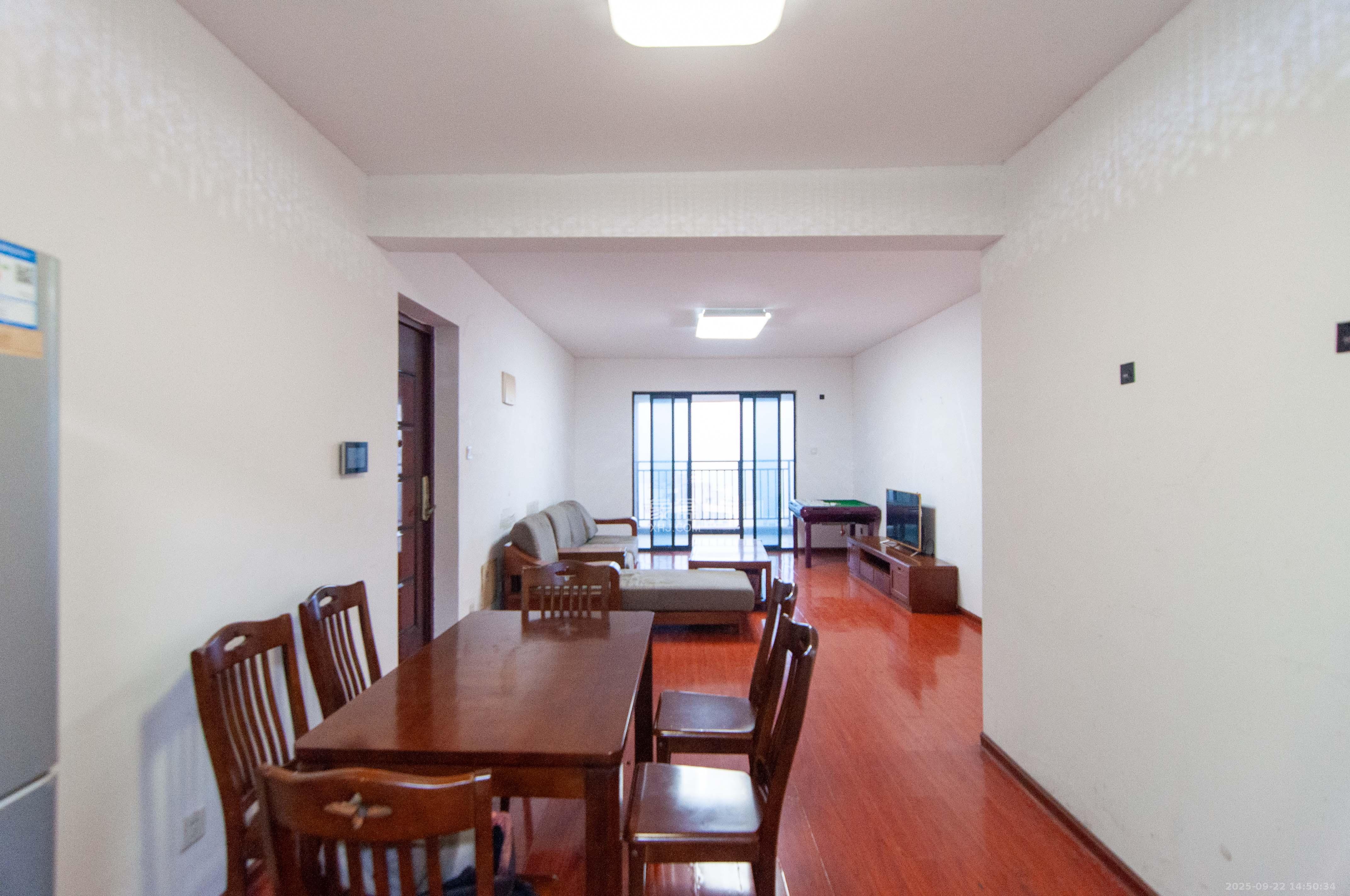 中海梅溪湖壹号 3室2厅1卫 185.0万 中海梅溪湖壹号 3室2厅1卫 185.0万客厅