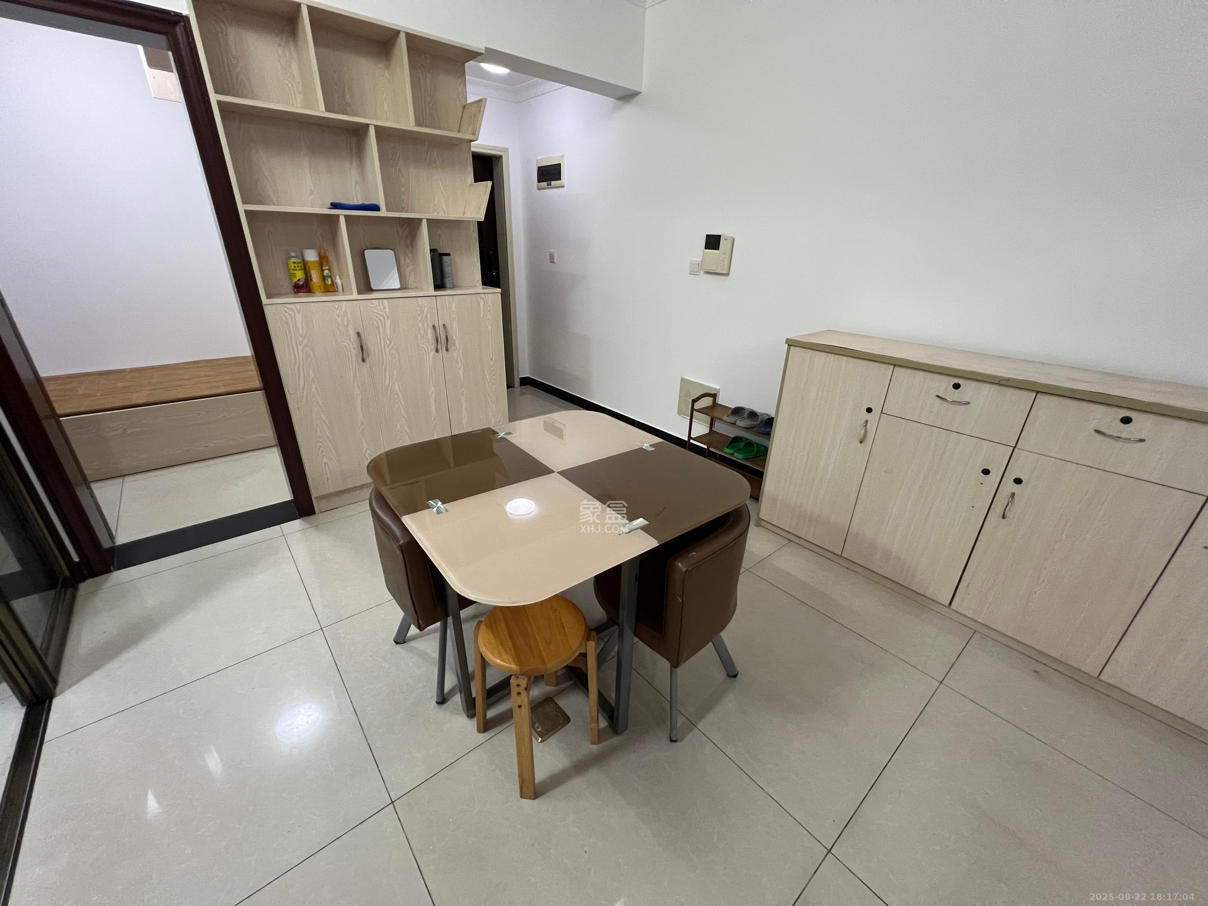 嘉宇盛世华章 3室2厅1卫 2300.0元/月 嘉宇盛世华章 3室2厅1卫 2300.0元/月室内图