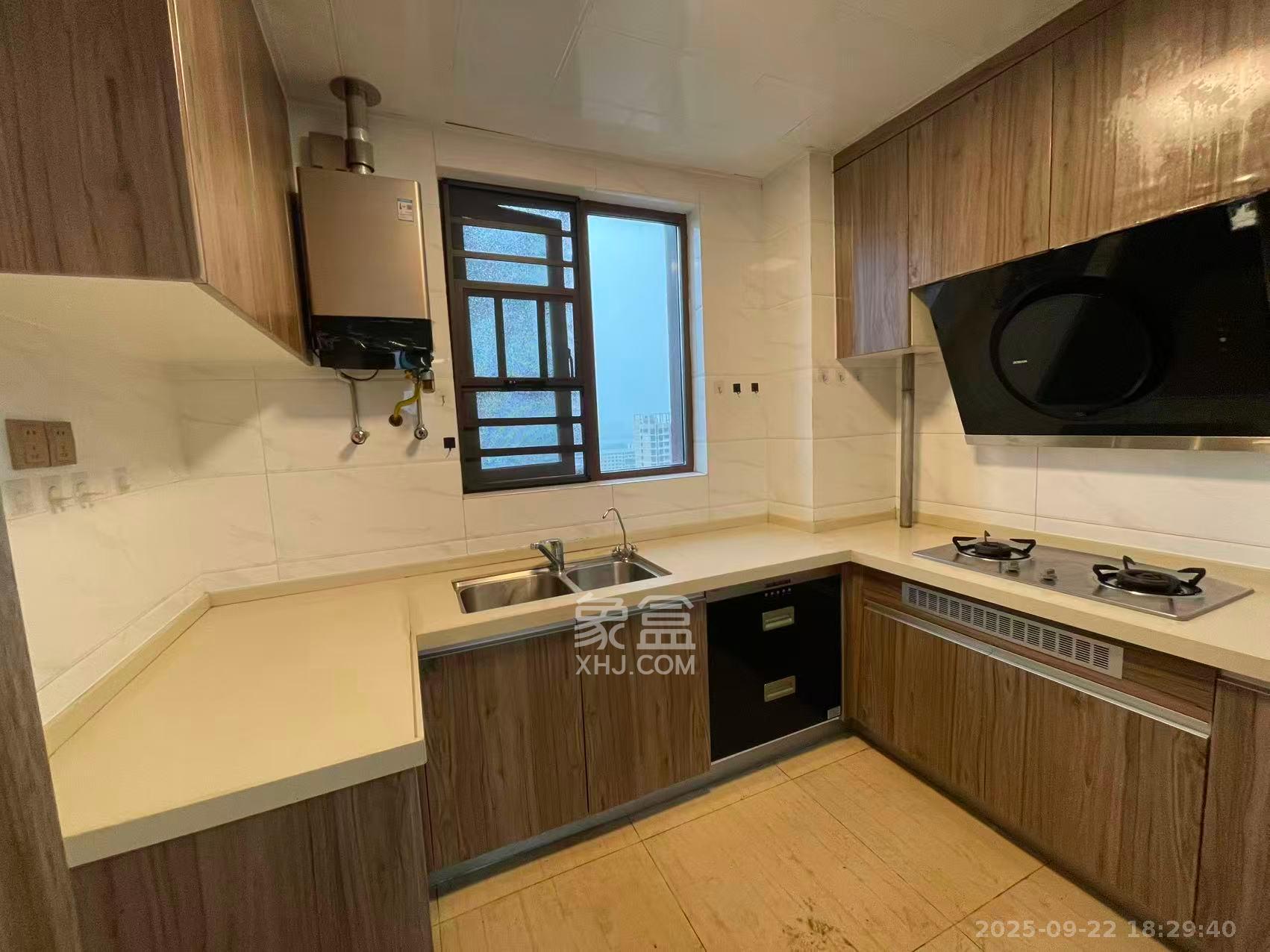 碧桂园星城首府  4室2厅2卫    2600.0元/月室内图