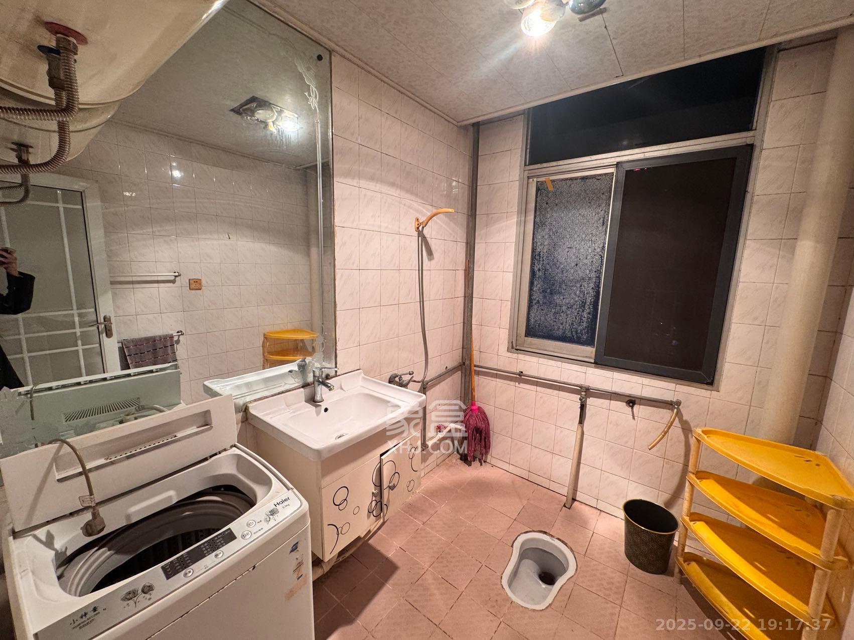 洞井商贸城 3室2厅1卫 1200.0元/月 洞井商贸城 3室2厅1卫 1200.0元/月室内图