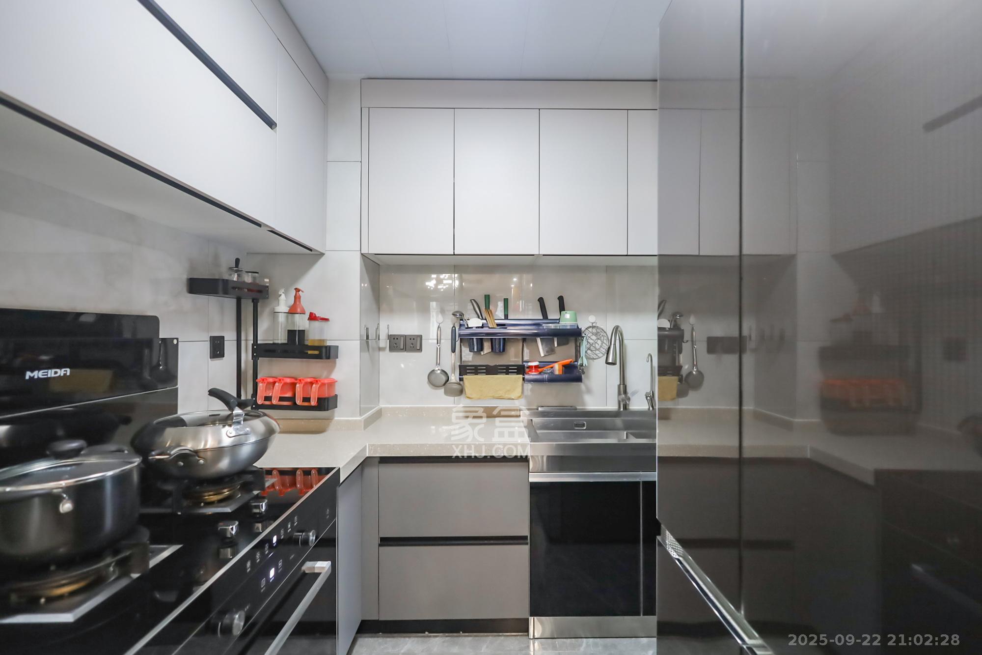 保利天禧D区 3室2厅2卫 196.0万 保利天禧D区 3室2厅2卫 196.0万厨房