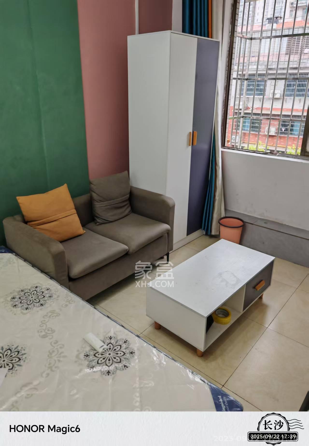 岳北社区  1室1厅1卫    1300.0元/月室内图