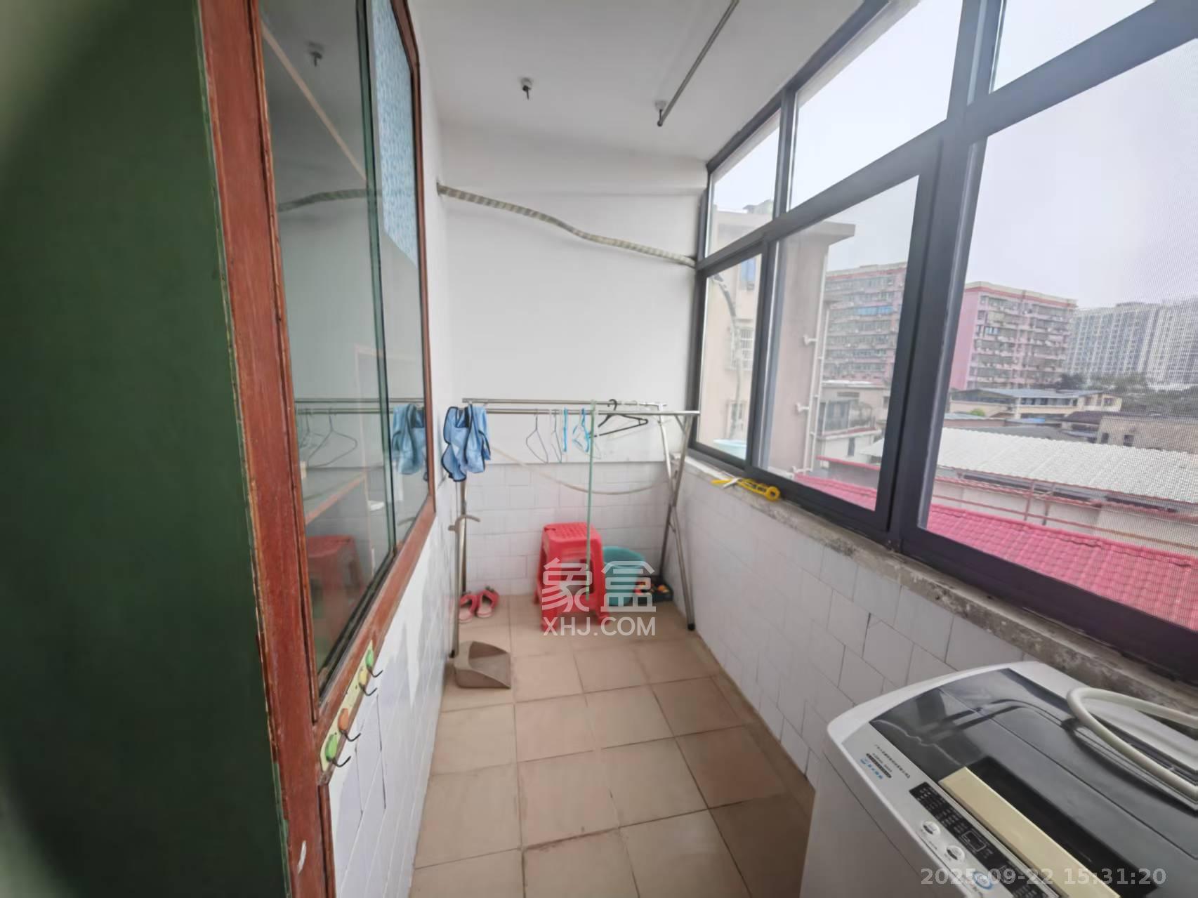 红泥山小区 2室1厅1卫 1500.0元/月 红泥山小区 2室1厅1卫 1500.0元/月室内图