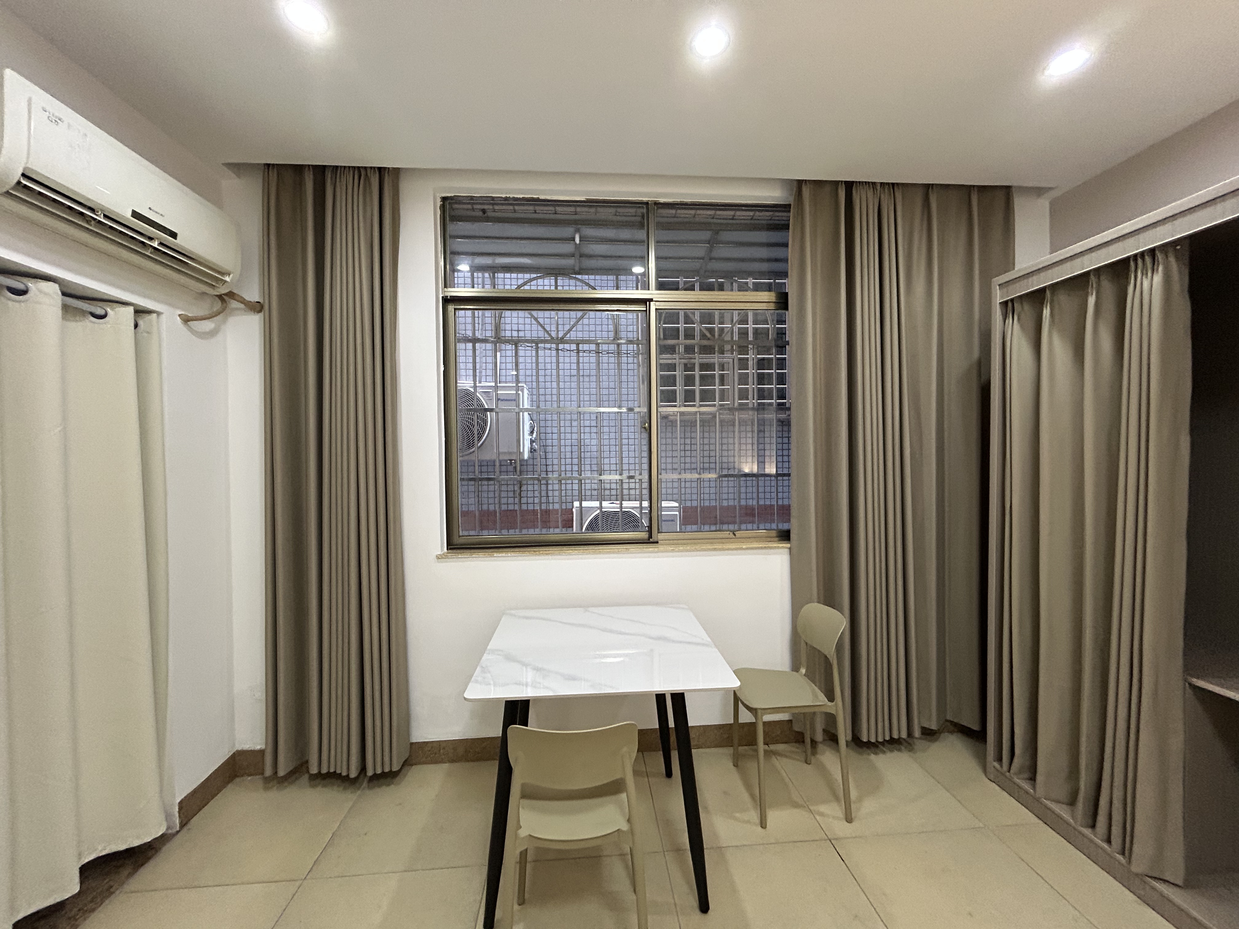 临轩阁公寓(龙湖）  1室0厅1卫    1200.0元/月室内图