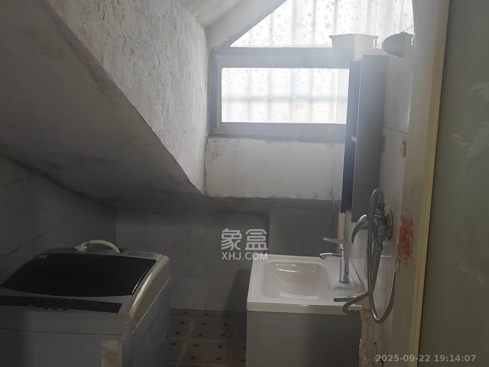 花桥钢材市场(花桥小区) 2室2厅1卫 900.0元/月 花桥钢材市场(花桥小区) 2室2厅1卫 900.0元/月室内图