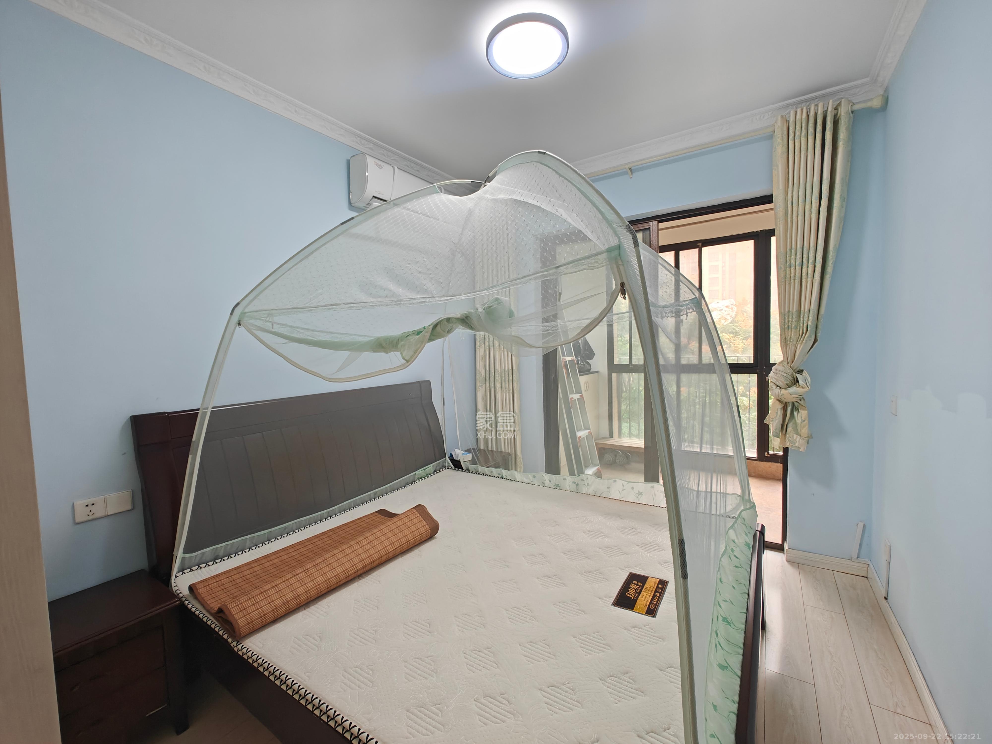 华润凤凰城三期  4室2厅2卫    3000.0元/月室内图