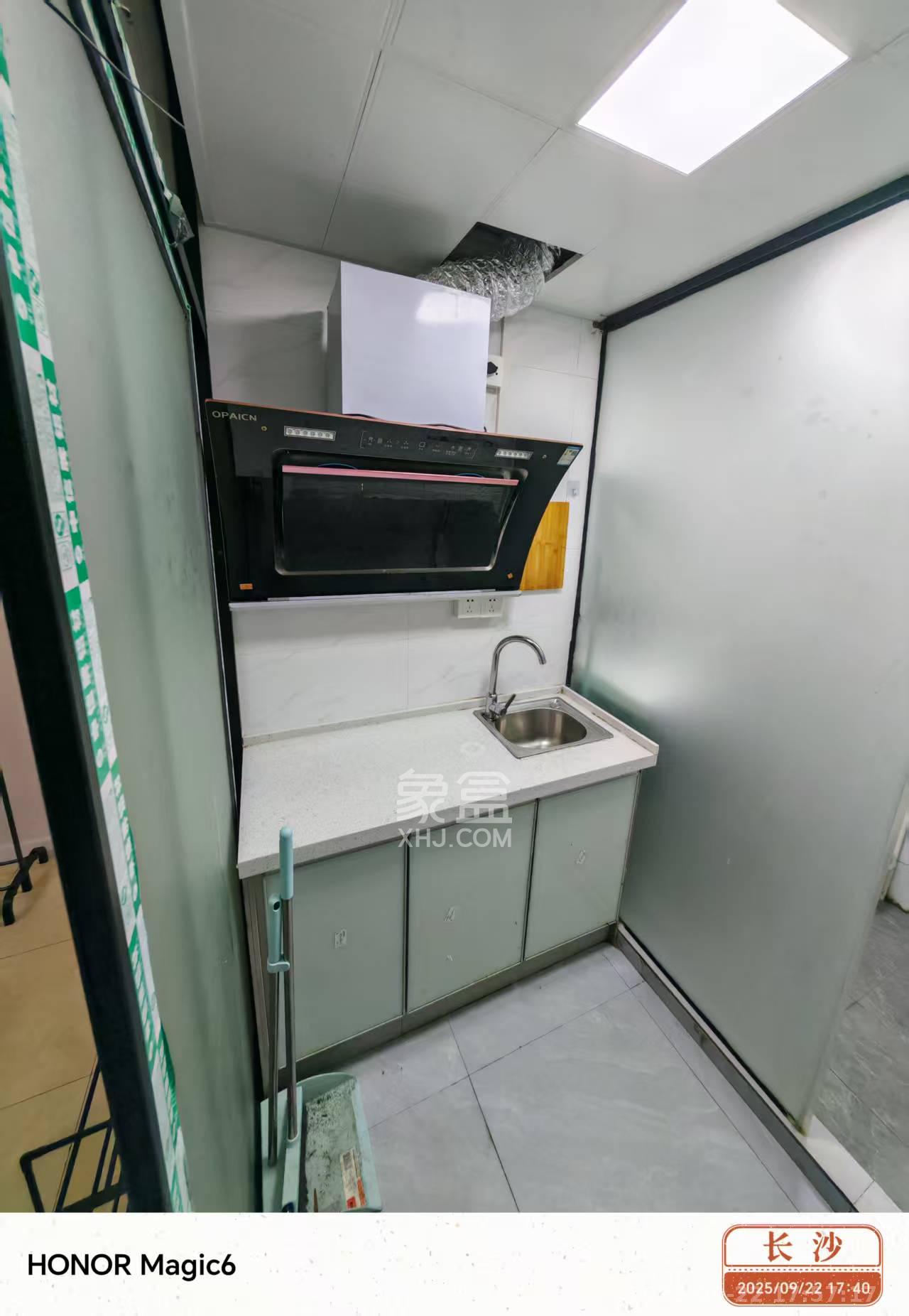 岳北社区  1室1厅1卫    1300.0元/月室内图