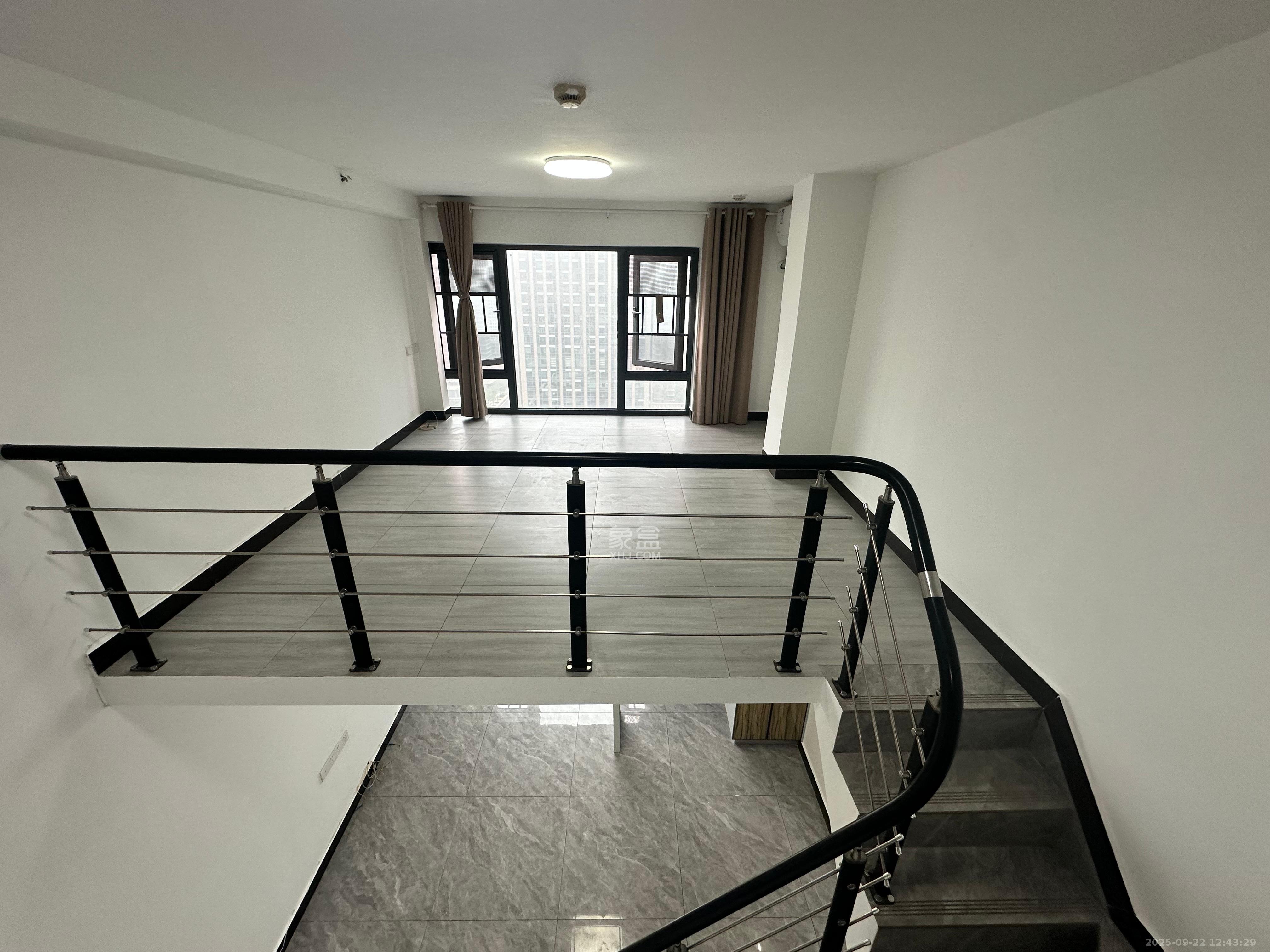 卓越中寰 2室1厅1卫 2200.0元/月 卓越中寰 2室1厅1卫 2200.0元/月室内图