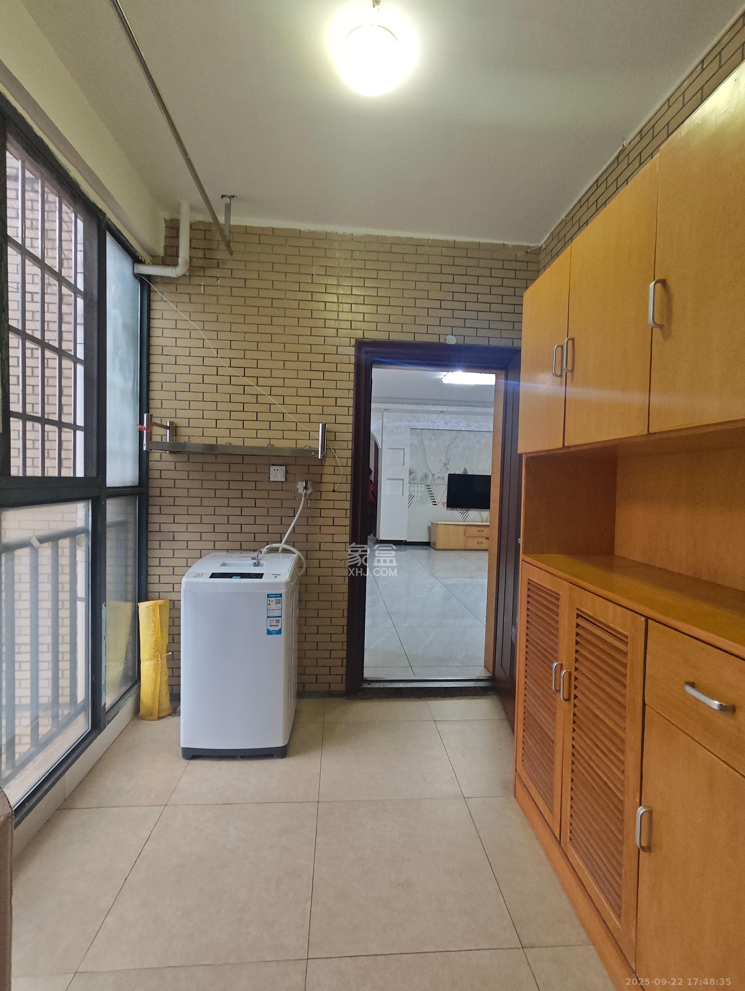 中国铁建国际城一期  3室2厅1卫    1700.0元/月室内图